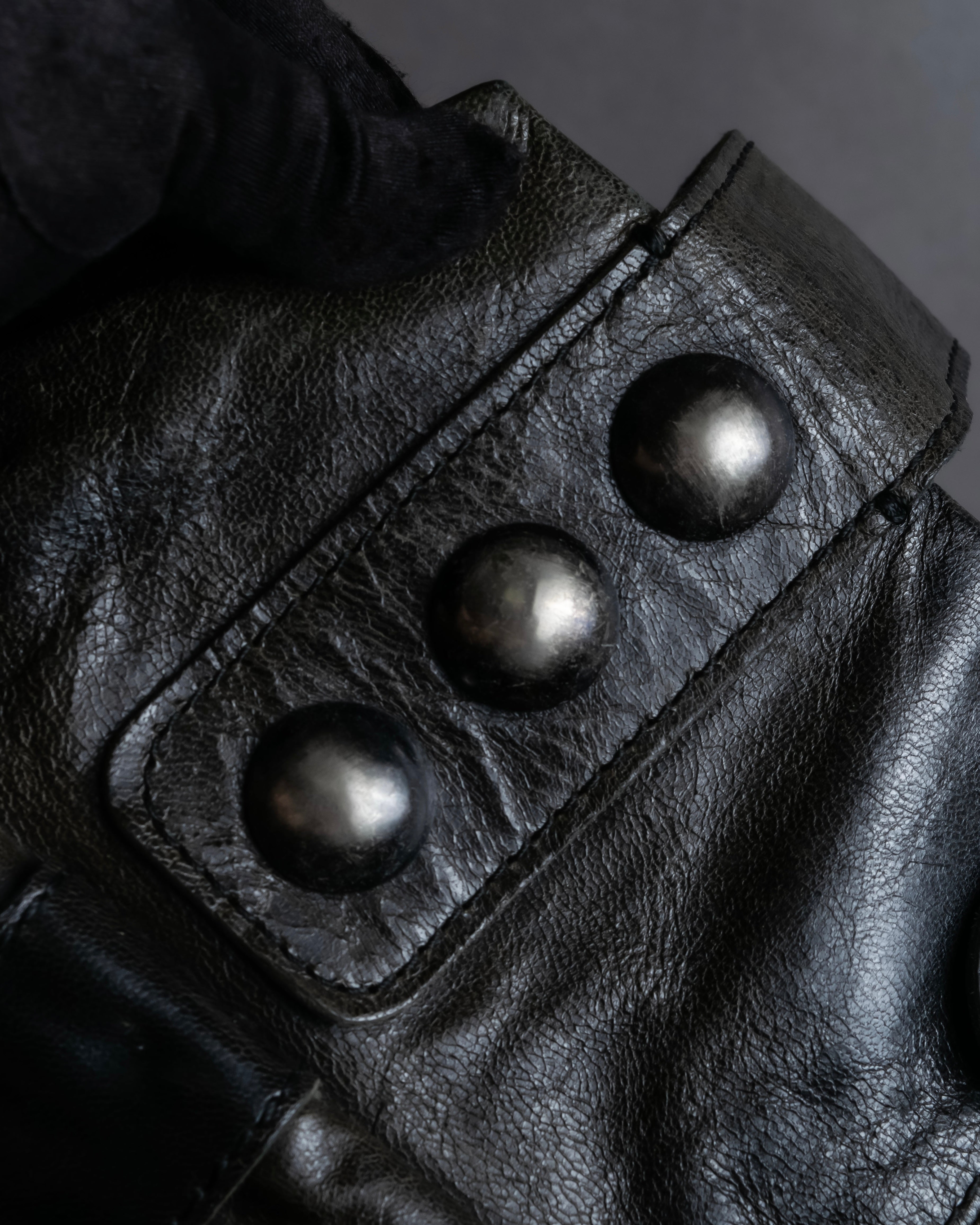 "tricot COMME des GARCONS" 
Flap pocket metal parts design leather hand bag