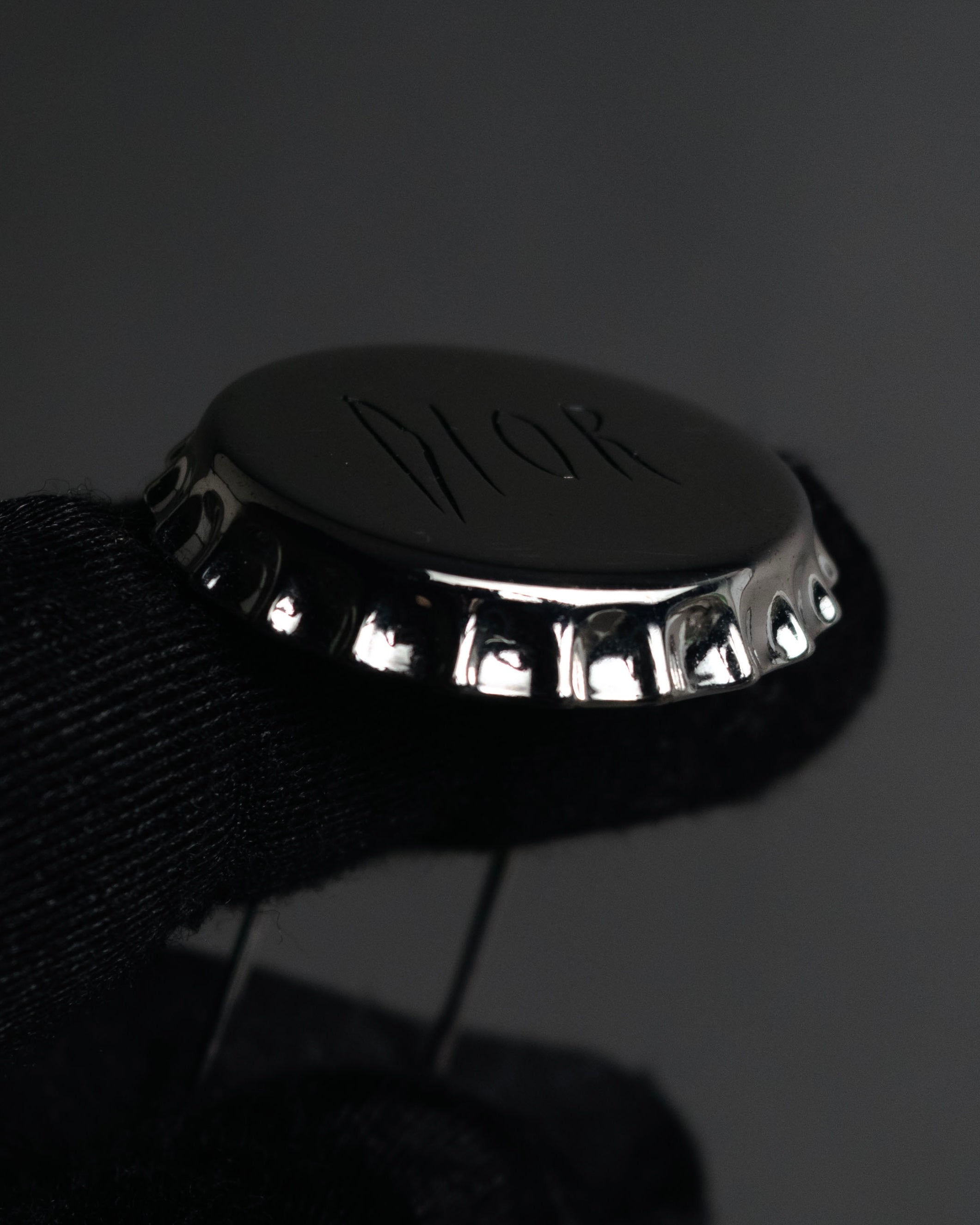 “DIOR” 2018-present Bottle cap pin brooch