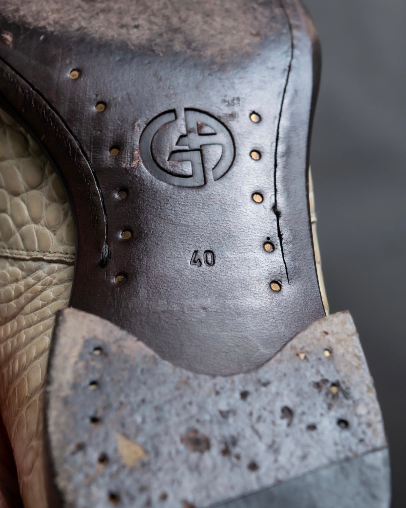 "GIORGIO ARMANI"Off-white crocodile leather loafers