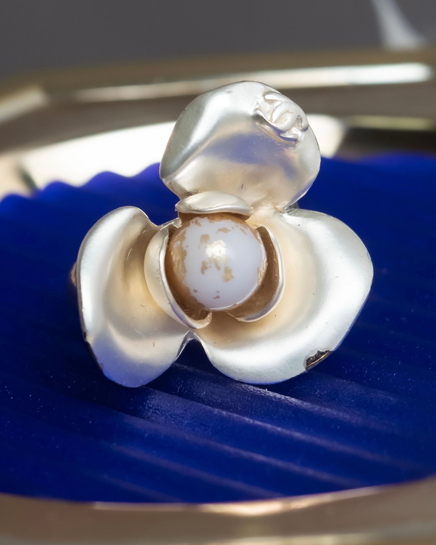 "CHANEL" Pearl center design camellia ring