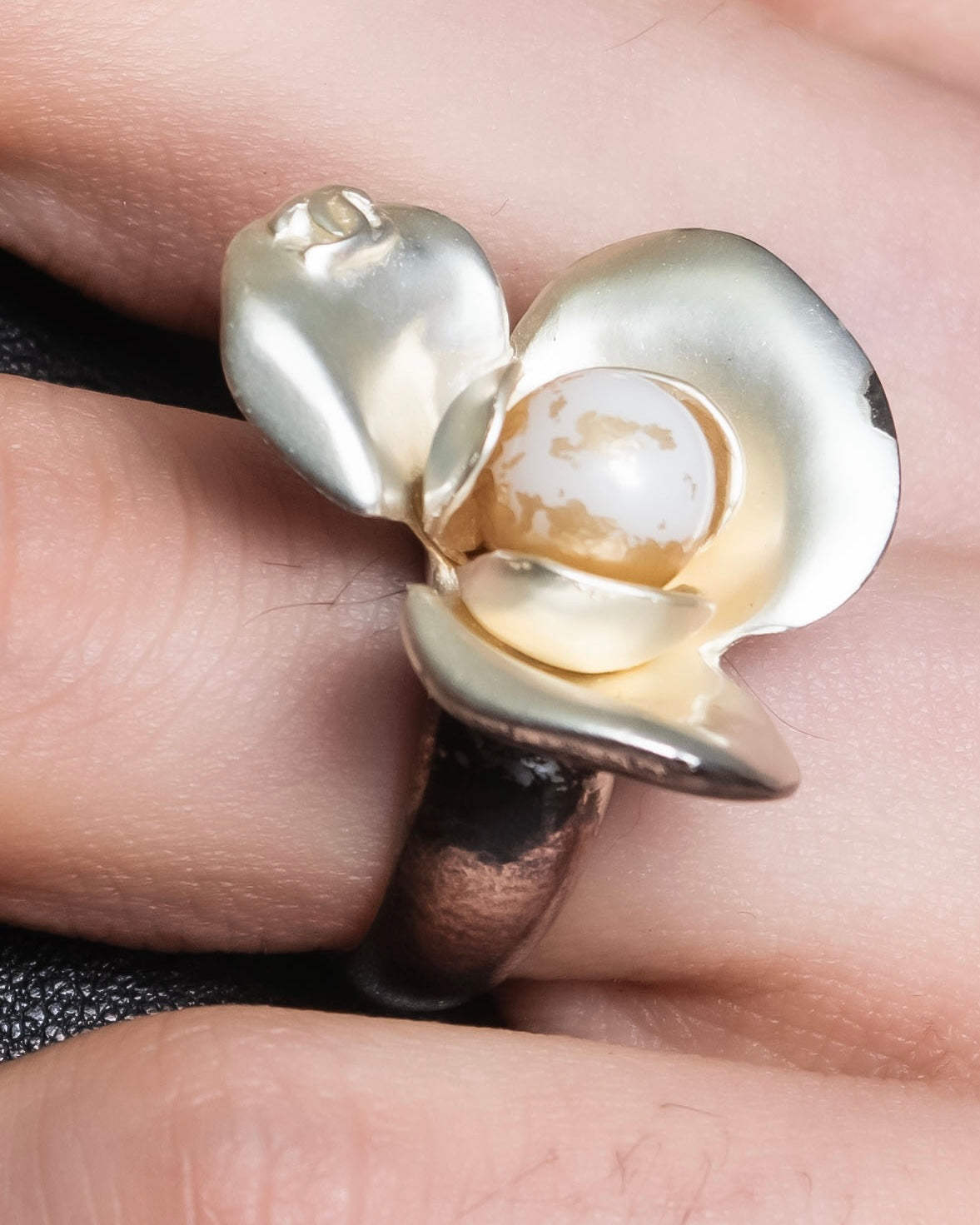 "CHANEL" Pearl center design camellia ring