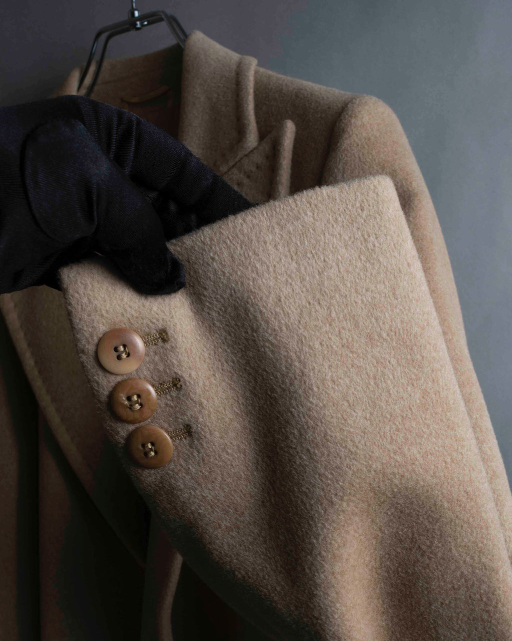 "Max Mara" Buttonless straight line beige chester coat