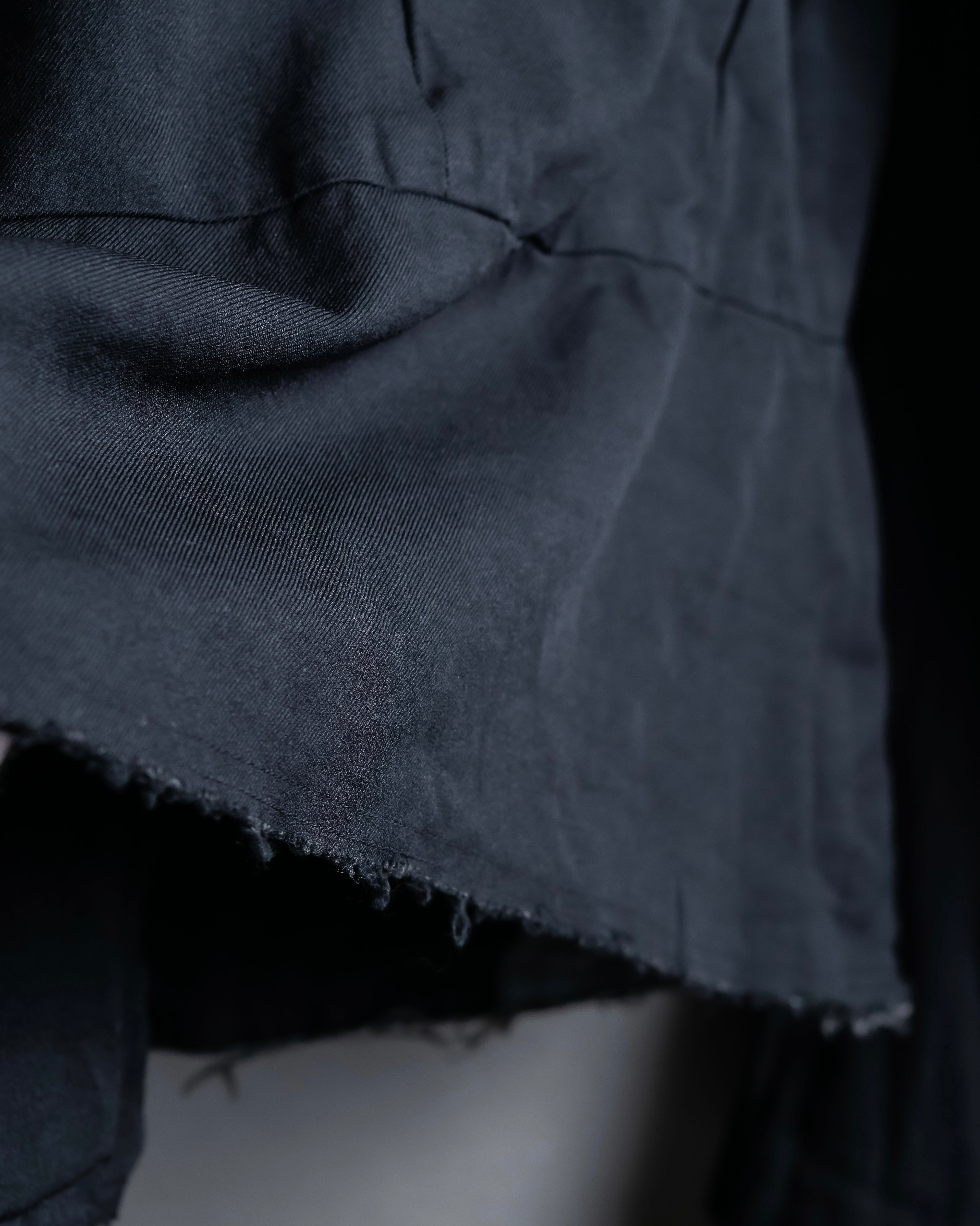 "COMME des GARCONS
COMME des GARCONS" 6 button detail raw edge jacket