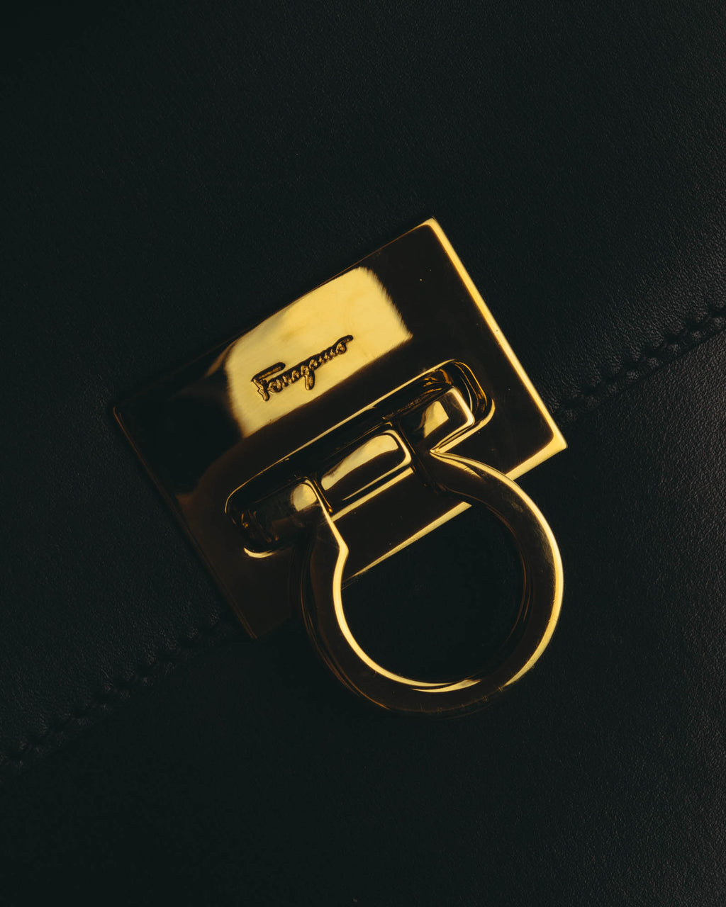 "Salvatore Ferragamo" 90's-00's Structured leather top handle handbag