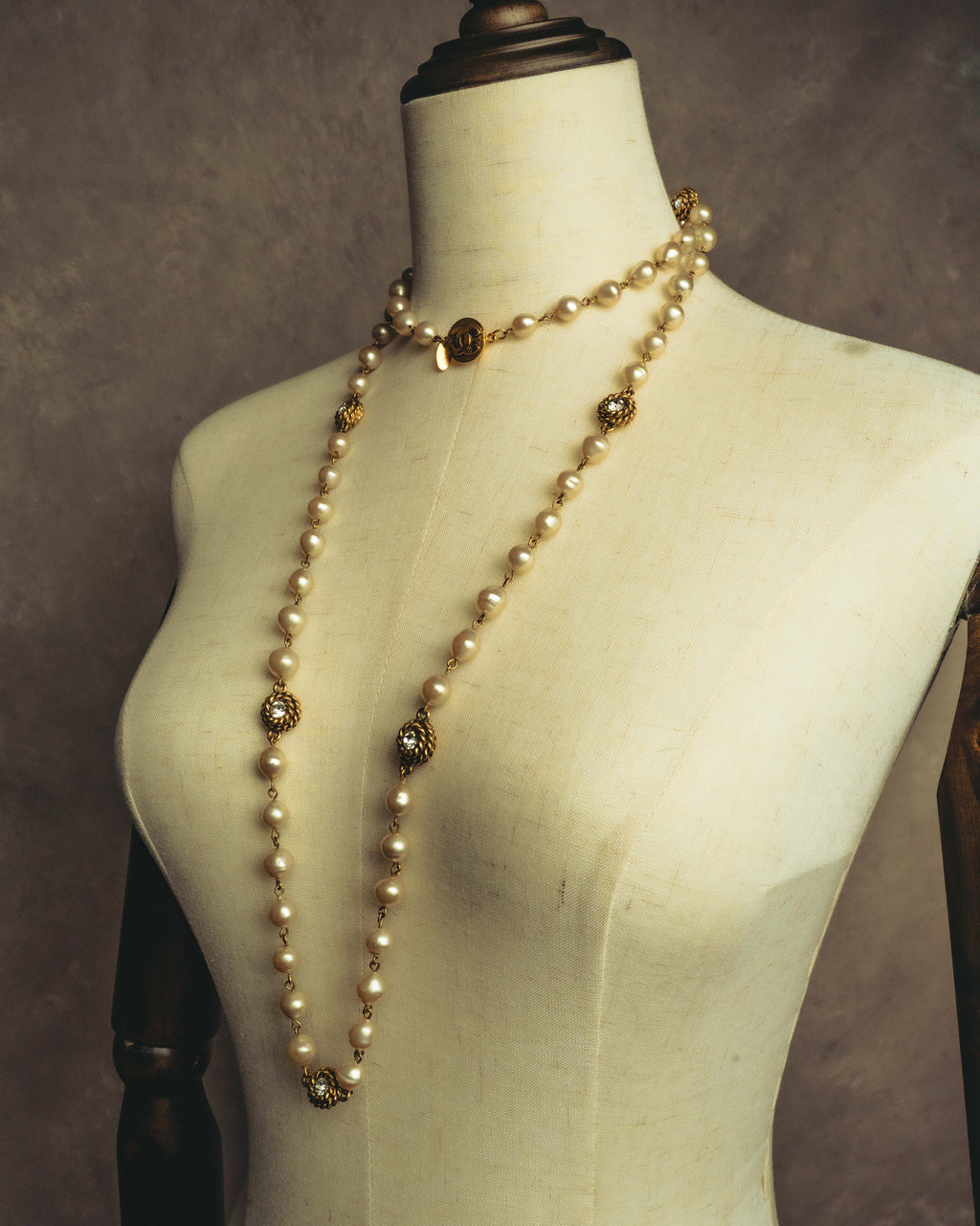 -SPECIAL- "CHANEL" 90's Pearl and crystal embellished long necklace