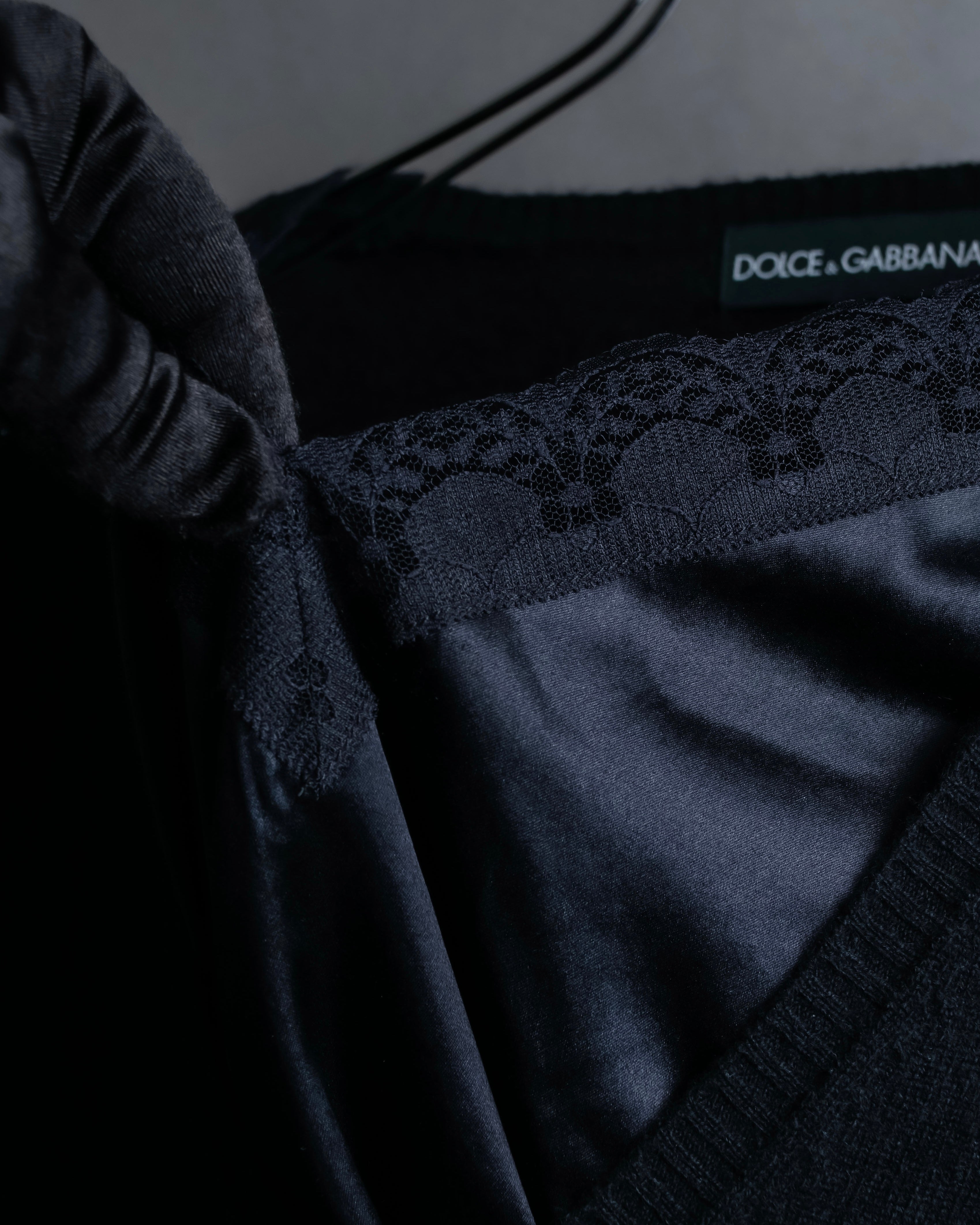 "DOLCE & GABBANA" Lace layered design V-neck knit