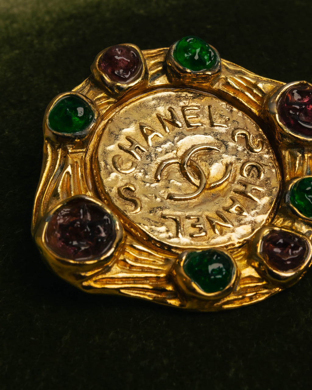 -SPECIAL- “CHANEL” 80’s-90’s Gripoix style cabochon logo brooch