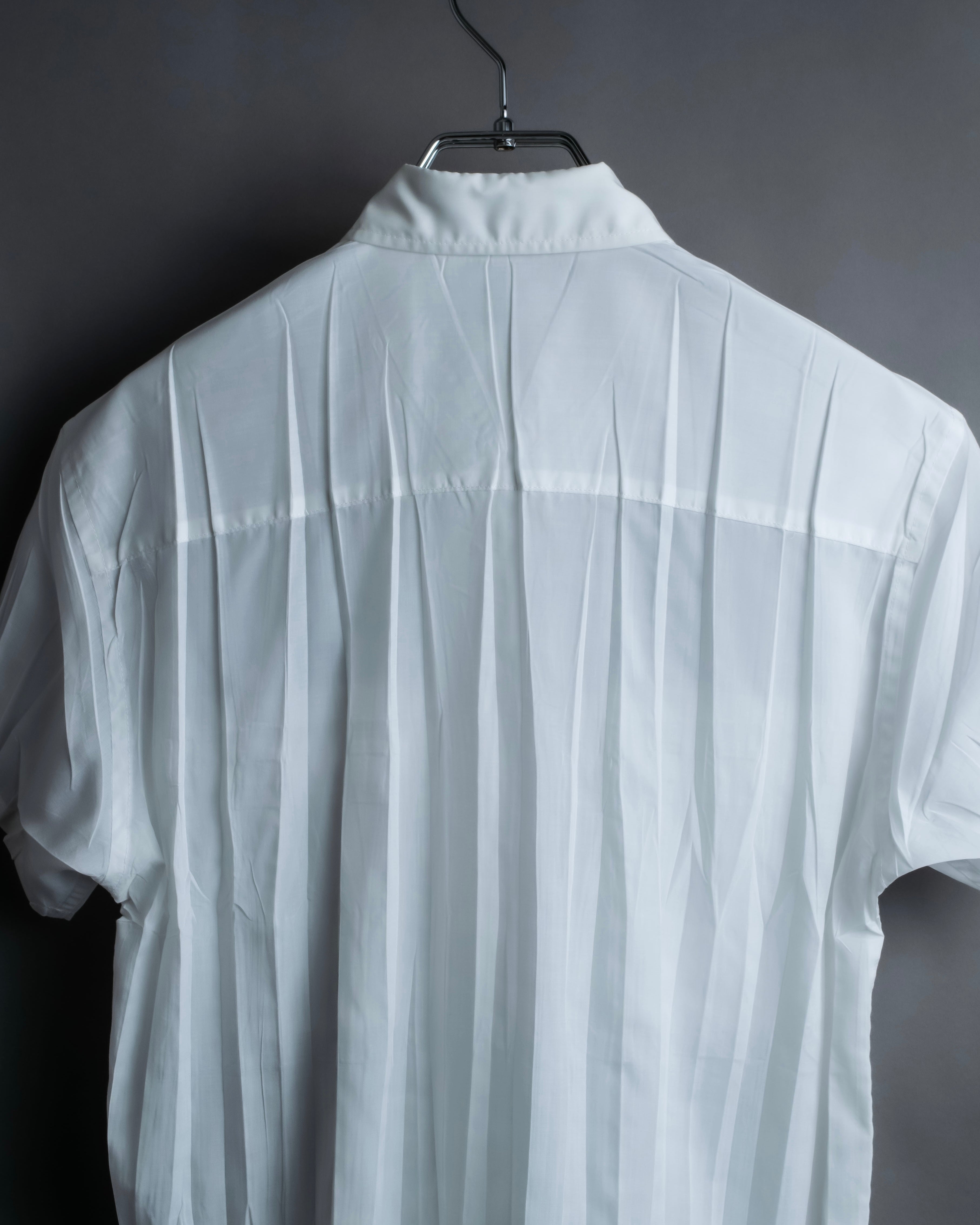 "ISSEY MIYAKE" Pleated short sleeve shirt