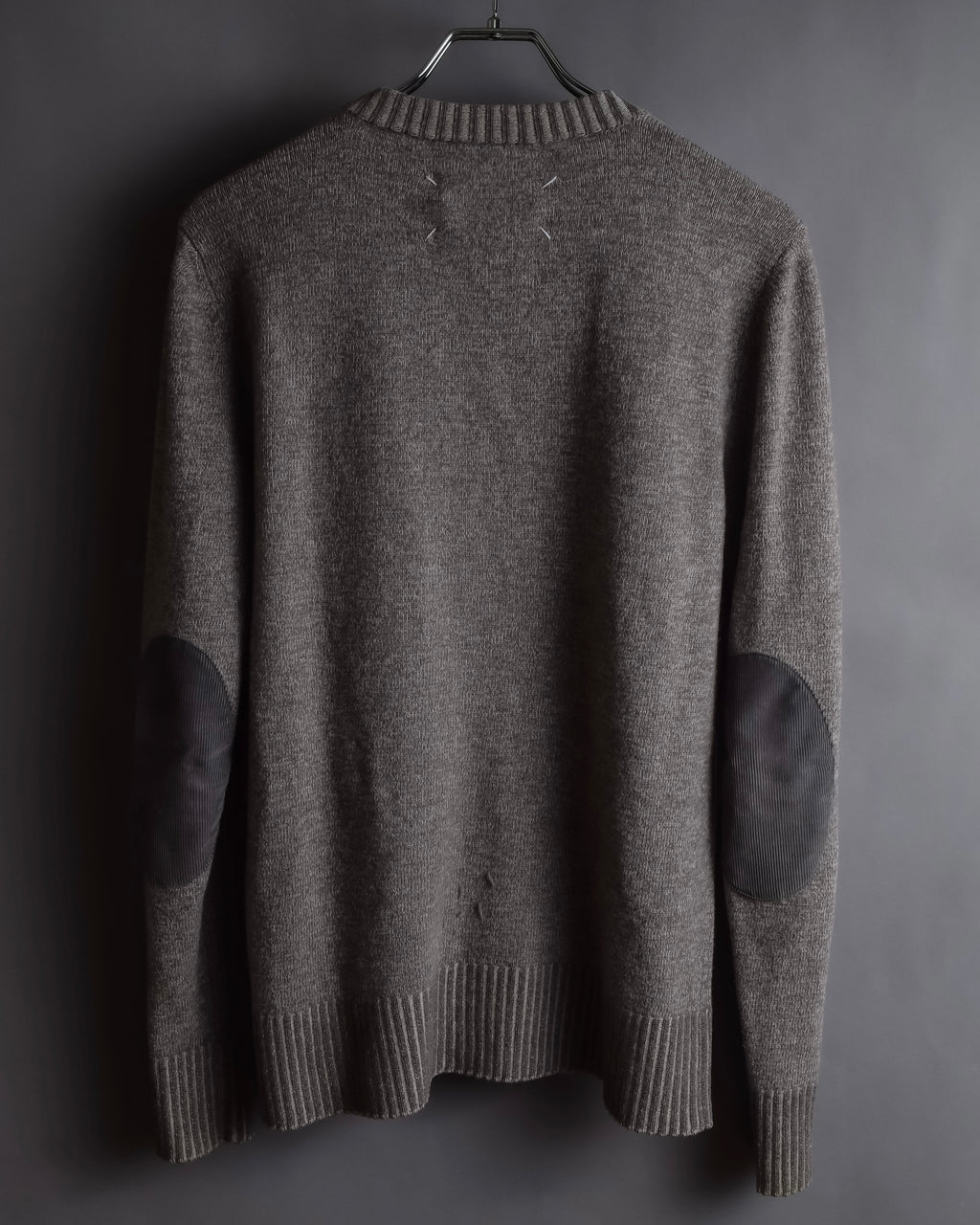 "MAISON MARGIELA" 13AW Patch accented low gauge wool cardigan