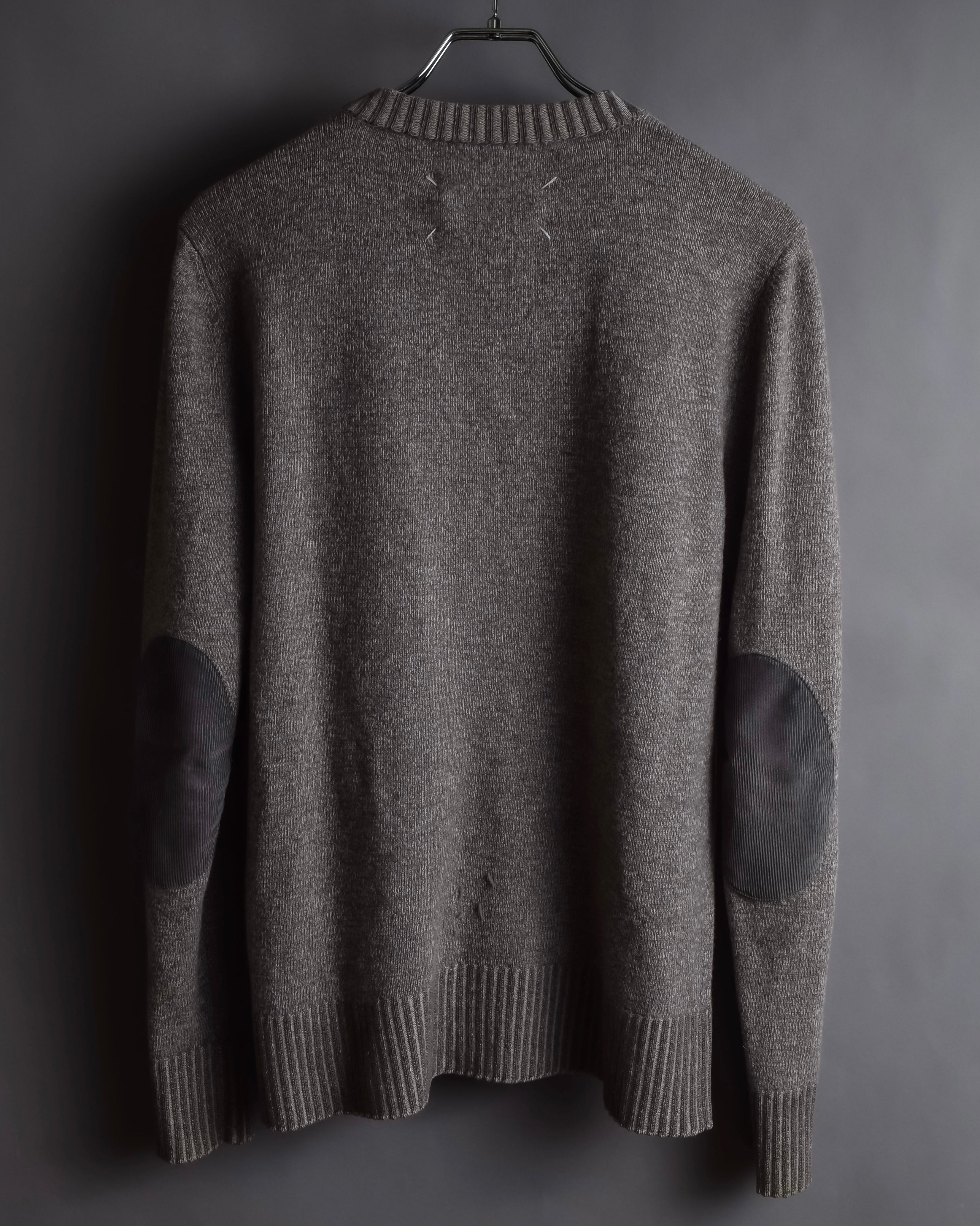 "MAISON MARGIELA" 13AW Patch accented low gauge wool cardigan