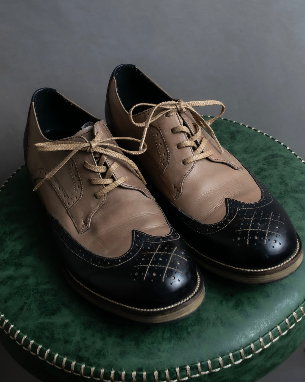 "KATHARINE HAMNETT" Wingtip design bicolor leather shoes