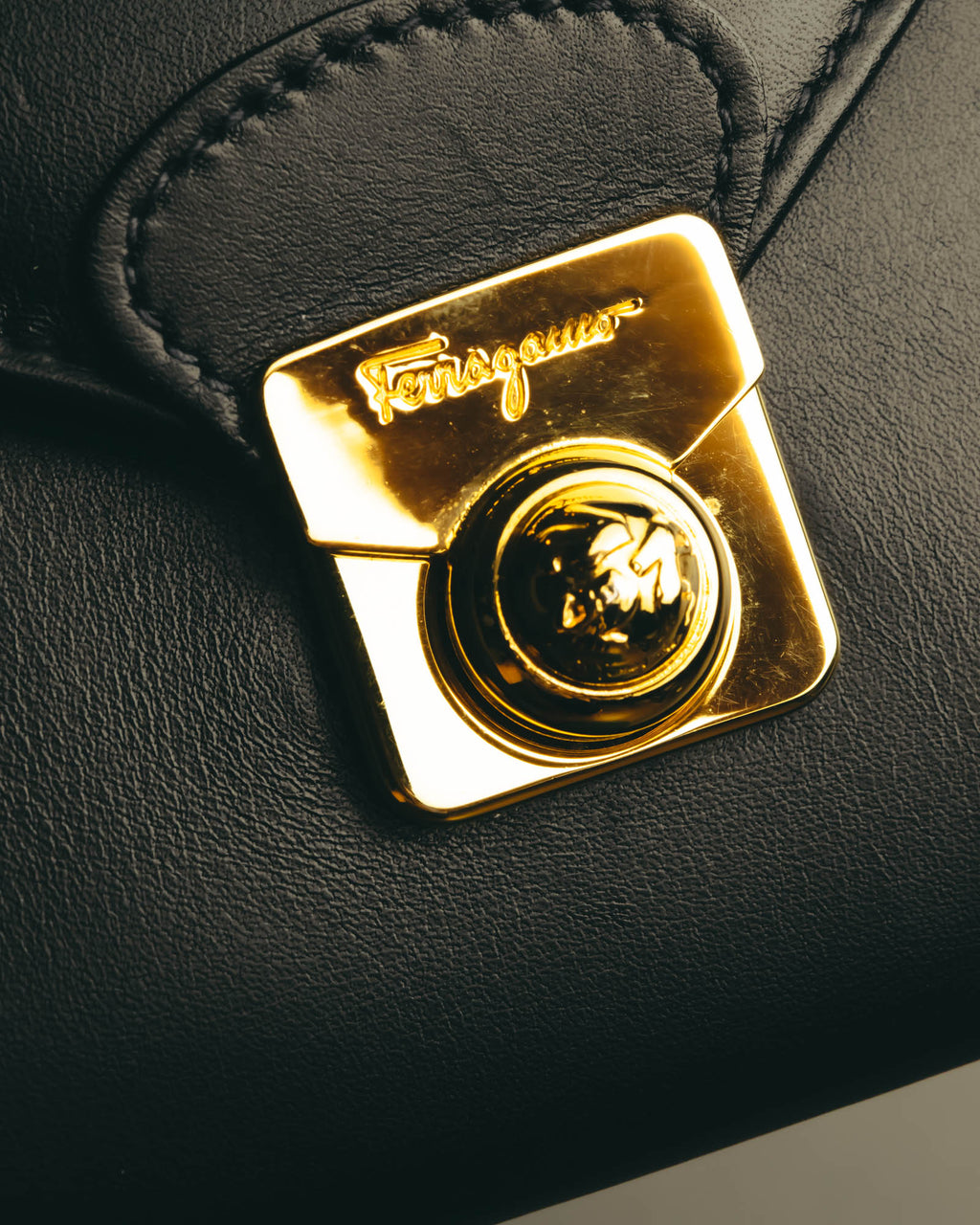 "Salvatore Ferragamo" 80's-90's Classic calf leather wallet
