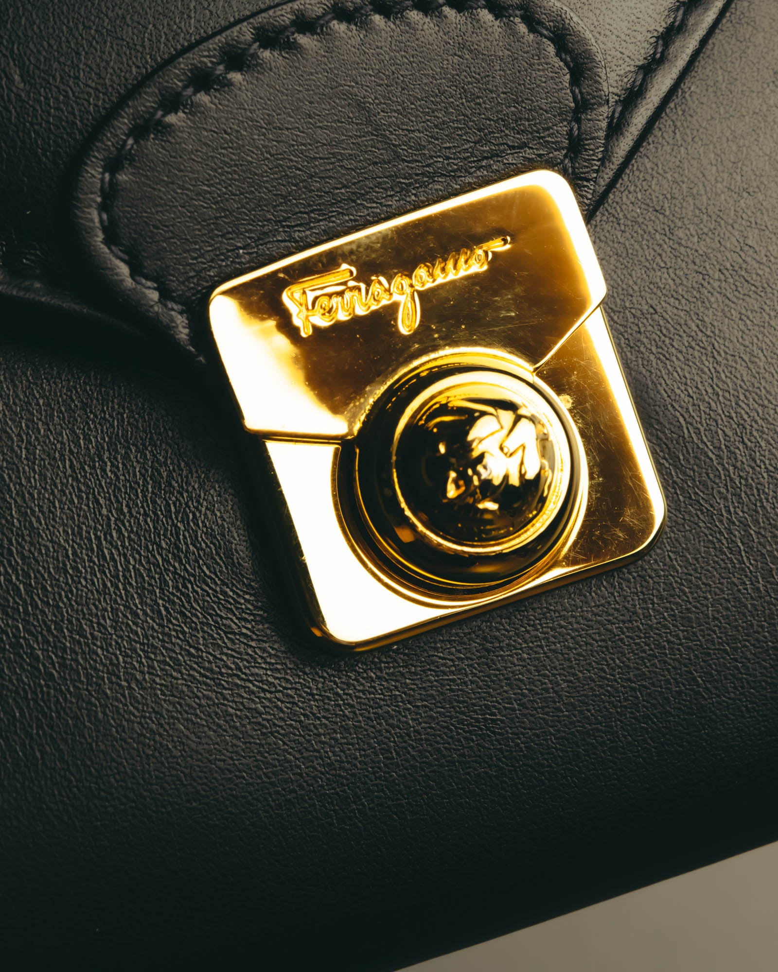 "Salvatore Ferragamo" 80's-90's Classic calf leather wallet