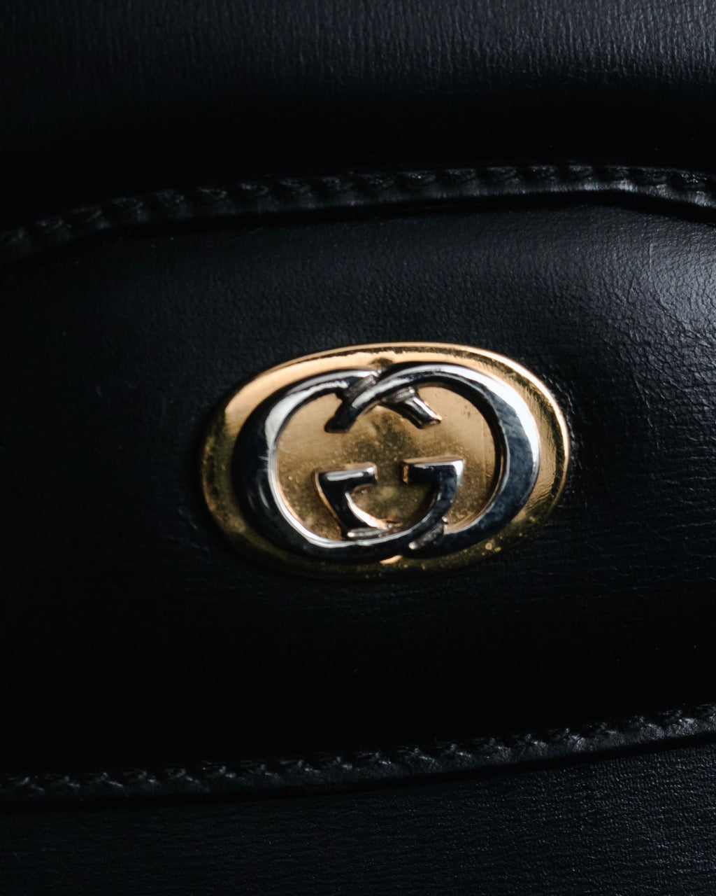 "GUCCI" 80’s-90’s crest-plaque leather shoulder bag