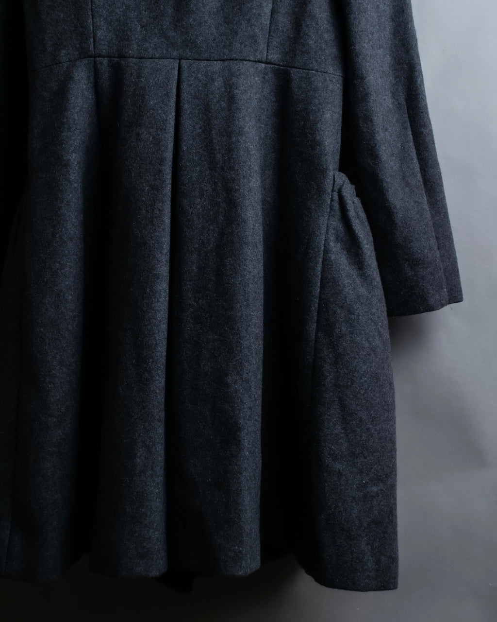 "Chloe" Gathered waist round collar coat