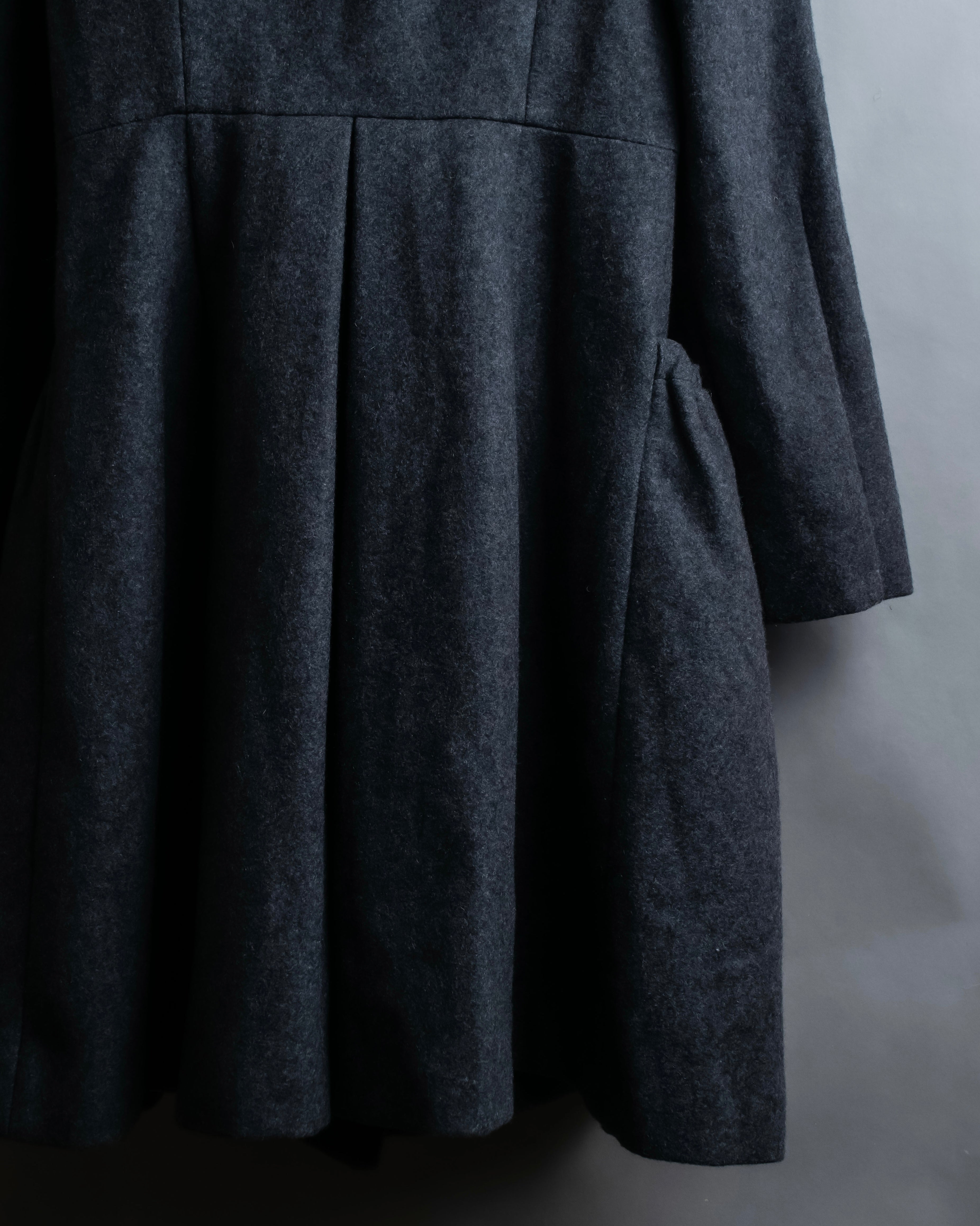 "Chloe" Gathered waist round collar coat