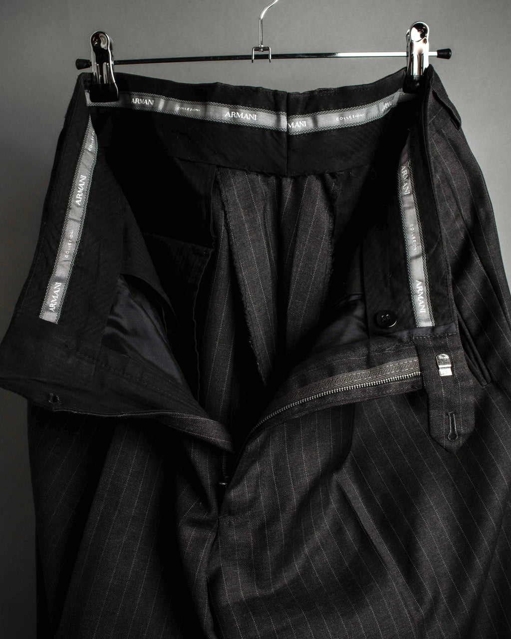 "ARMANI COLLEZIONI" Classic Italian tailoring stripe pattern set up