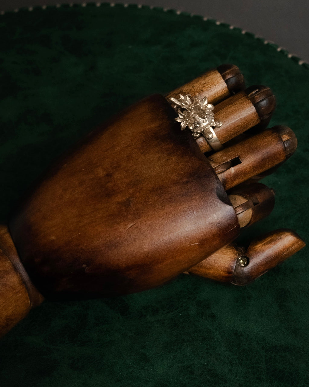 “DIOR” 2010’s sculptural turtle floral motif ring