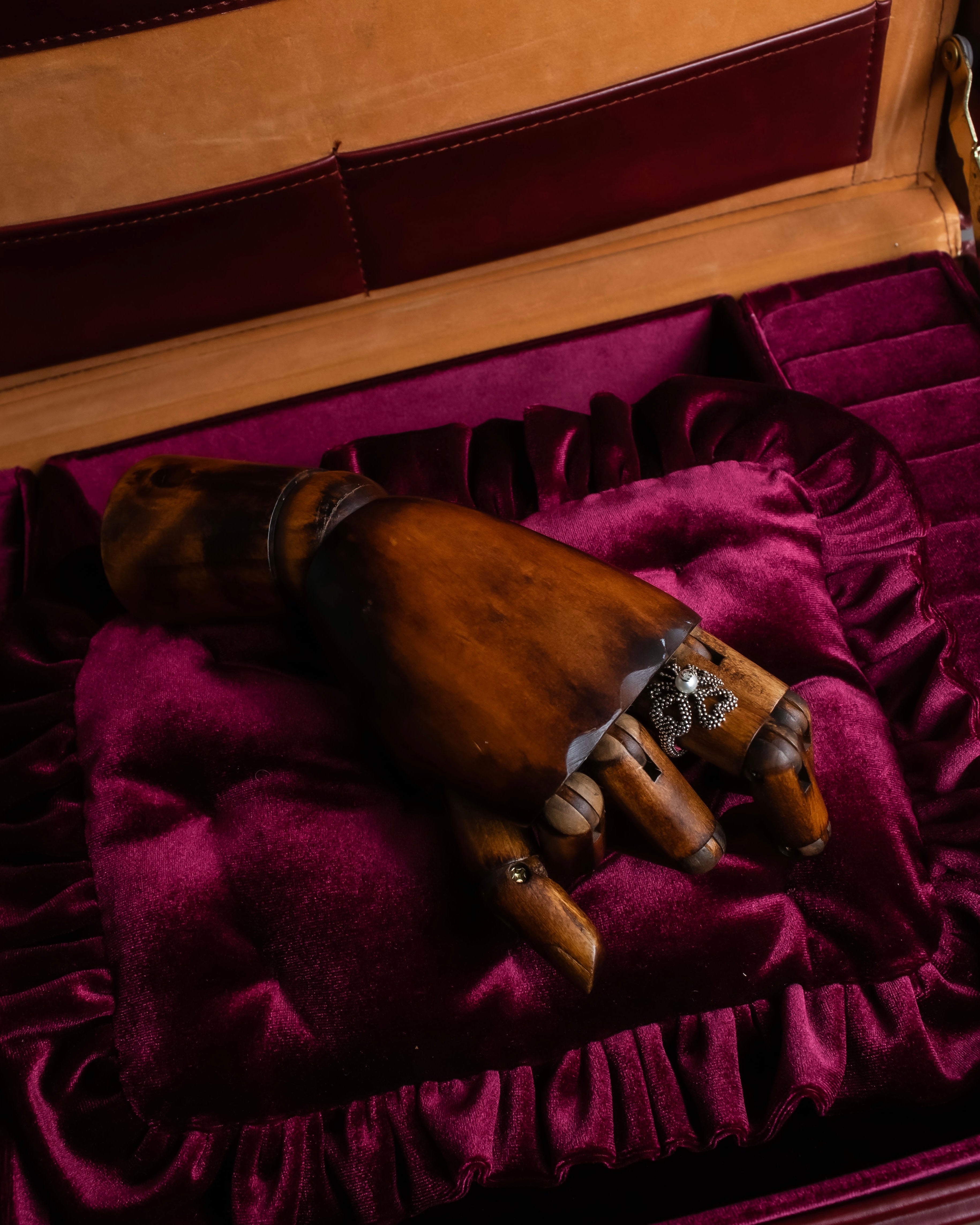 "GUCCI" Ribbon motif pearl top design silver ring