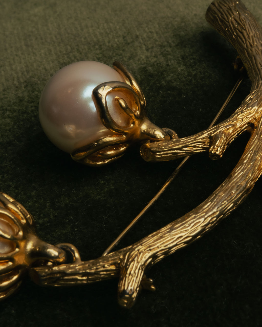 “KENZO” 80’s-90’s Sculptural branch pearl brooch