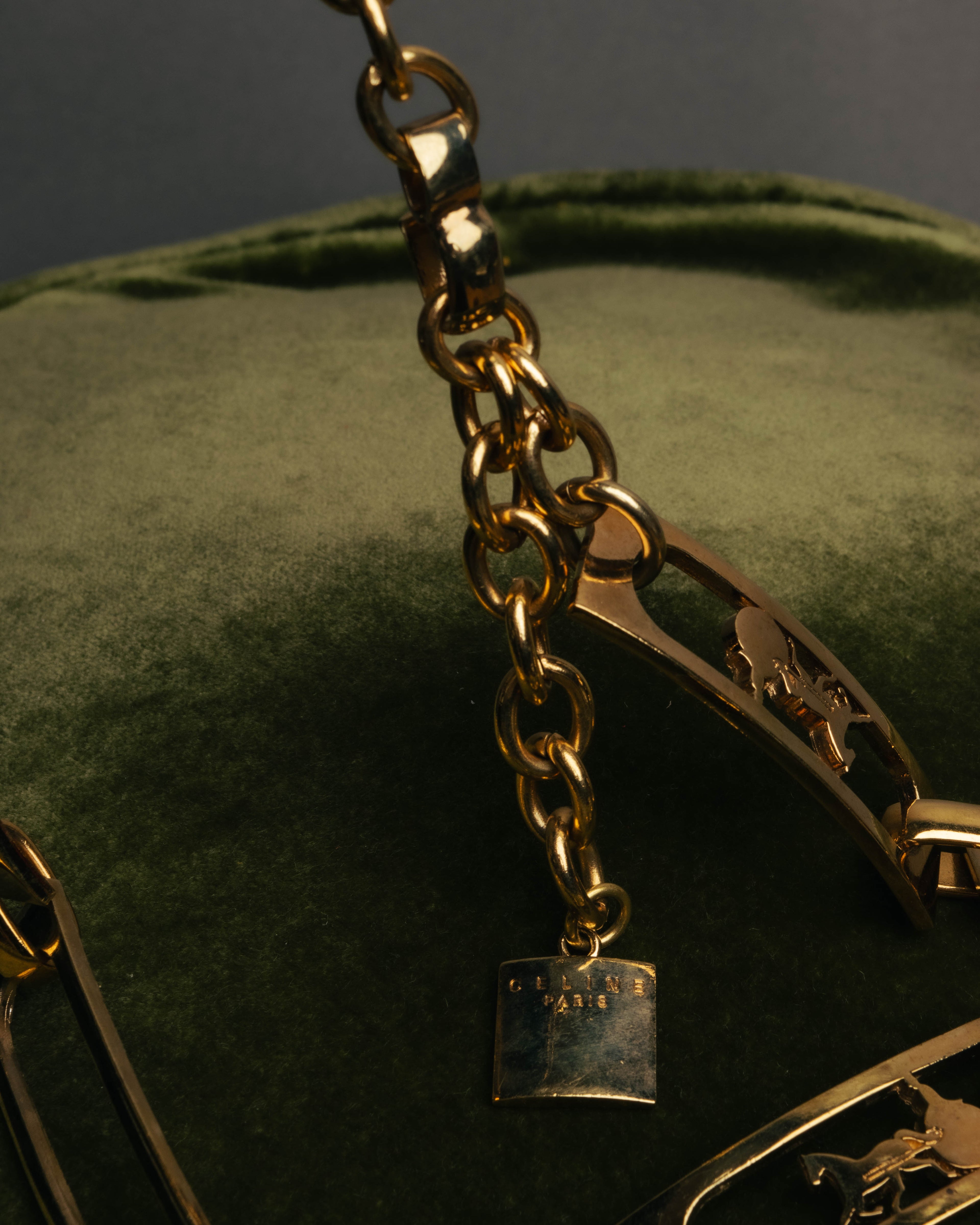 "CELINE" 70's-80's Sulky motif gold metal chain belt