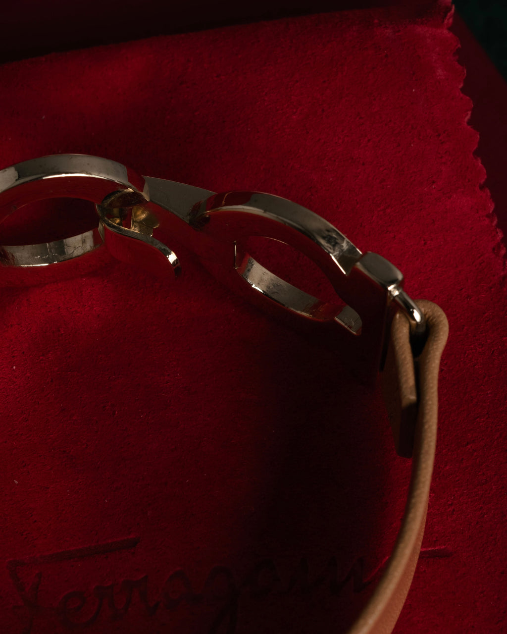 “Salvatore Ferragamo” 2000’s Gancini leather bracelet