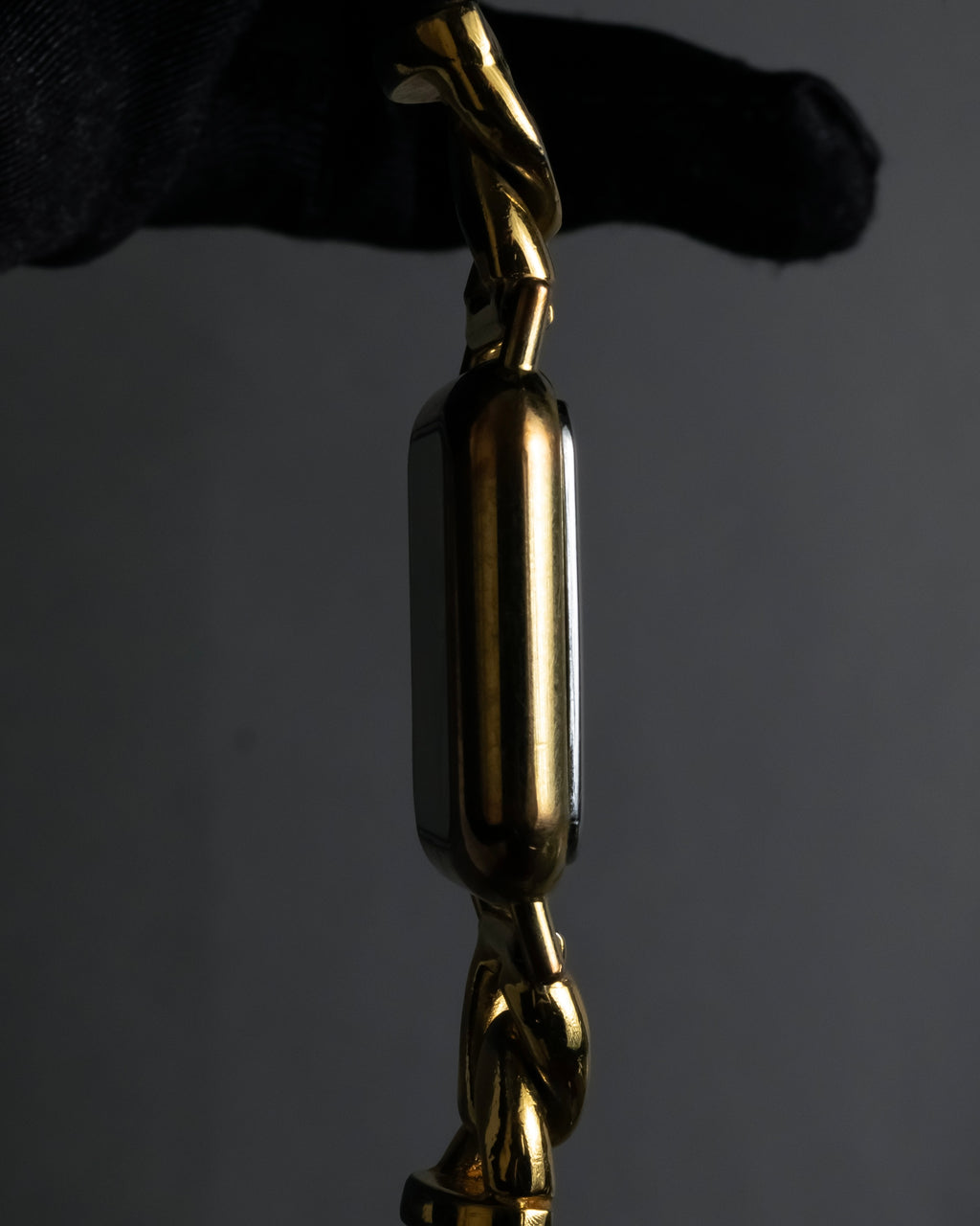 "LOEWE" 90's Square forum relief design watch