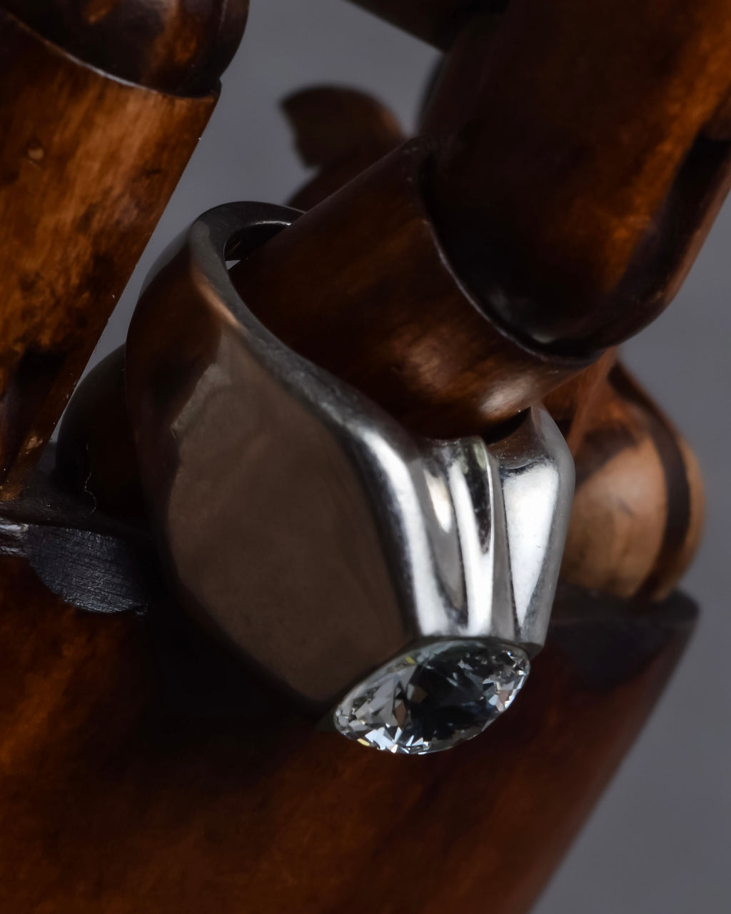 "GUCCI" Polished silver crystal sculptural ring