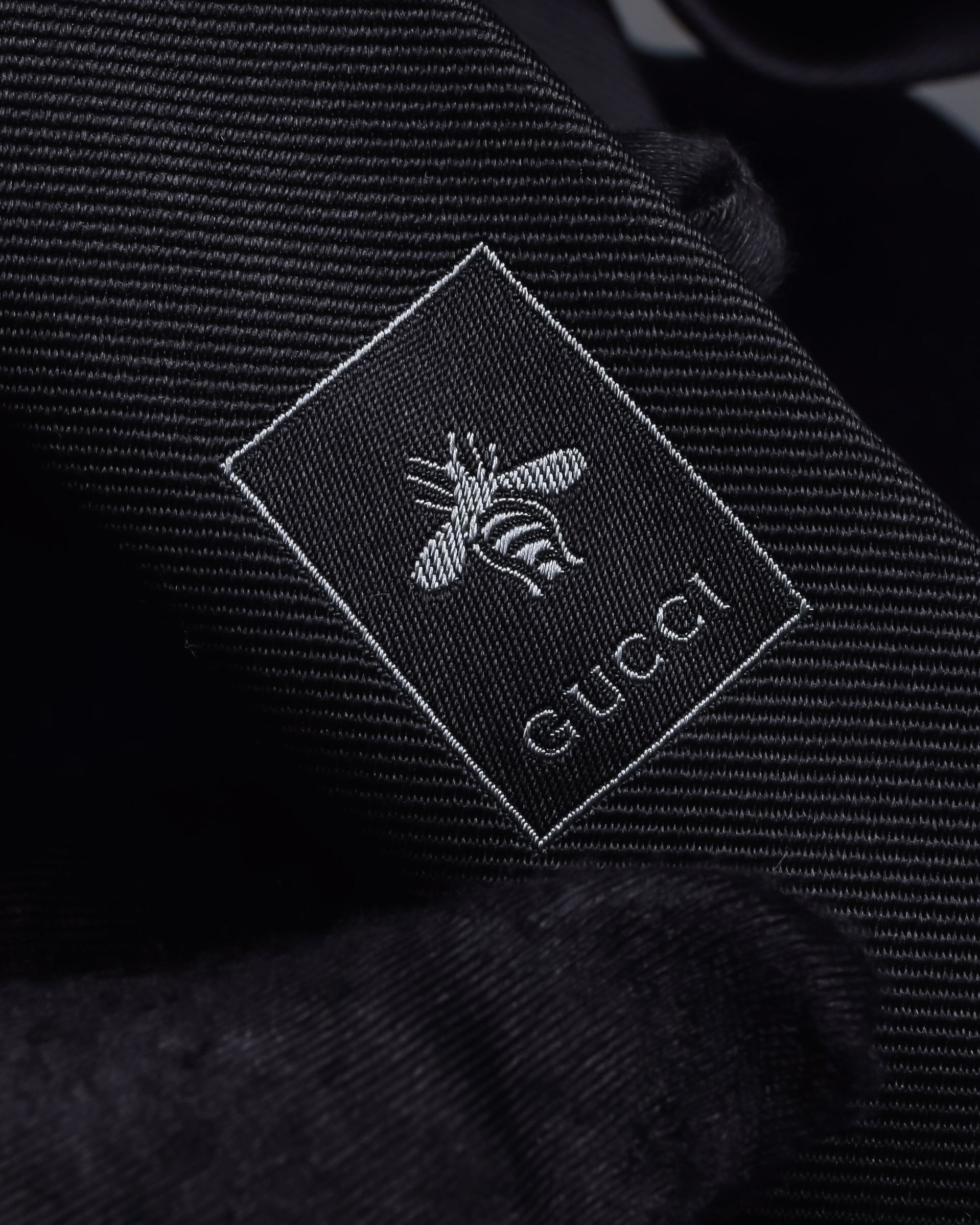 "GUCCI" Michele period tiger embroidery silk necktie