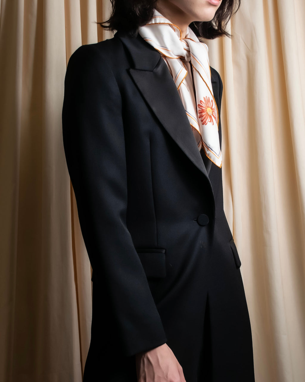 "HUGO BOSS" Satin switch lapel shaped tailored coat