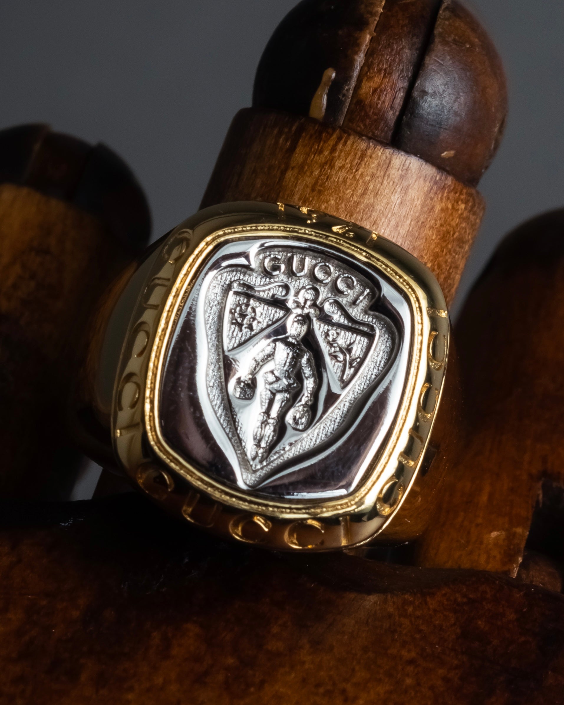 "GUCCI" Coat of arms engraved design ring