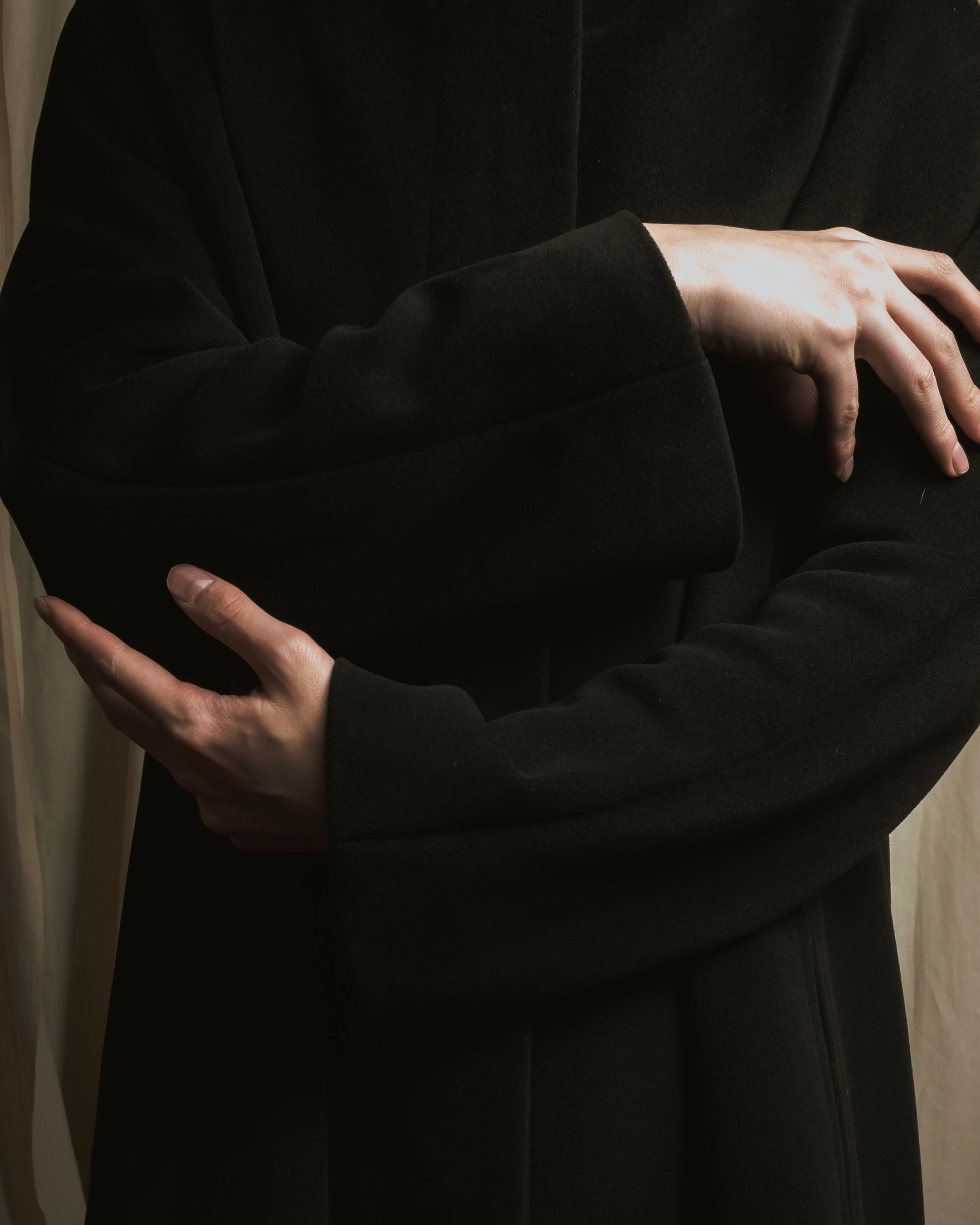 Abrigo con cuello alto y cinturón de los años 90-00 de Max Mara