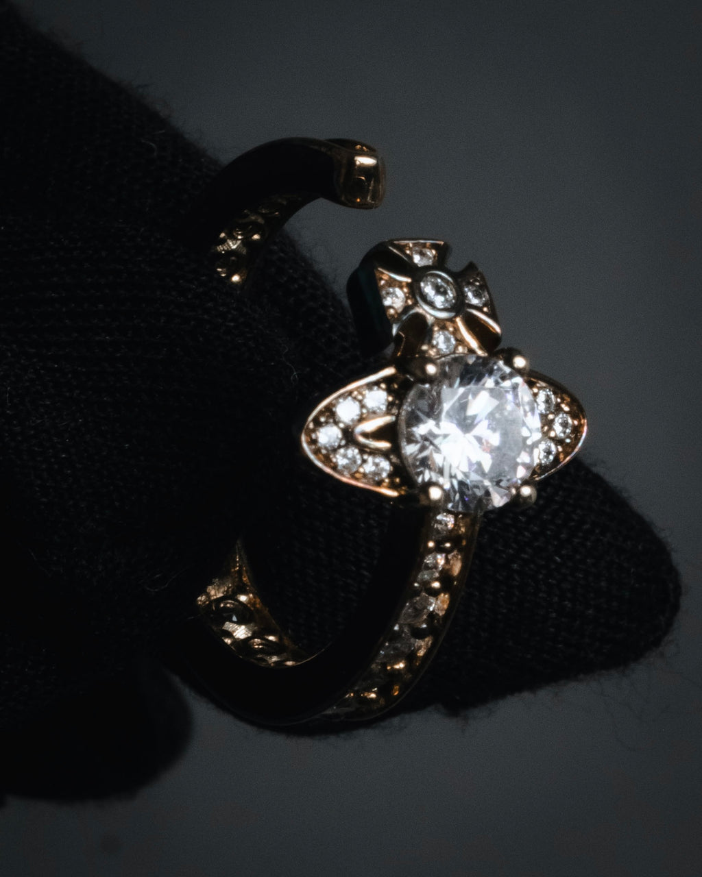 "Vivienne Westwood" Iconic orb motif open band ring