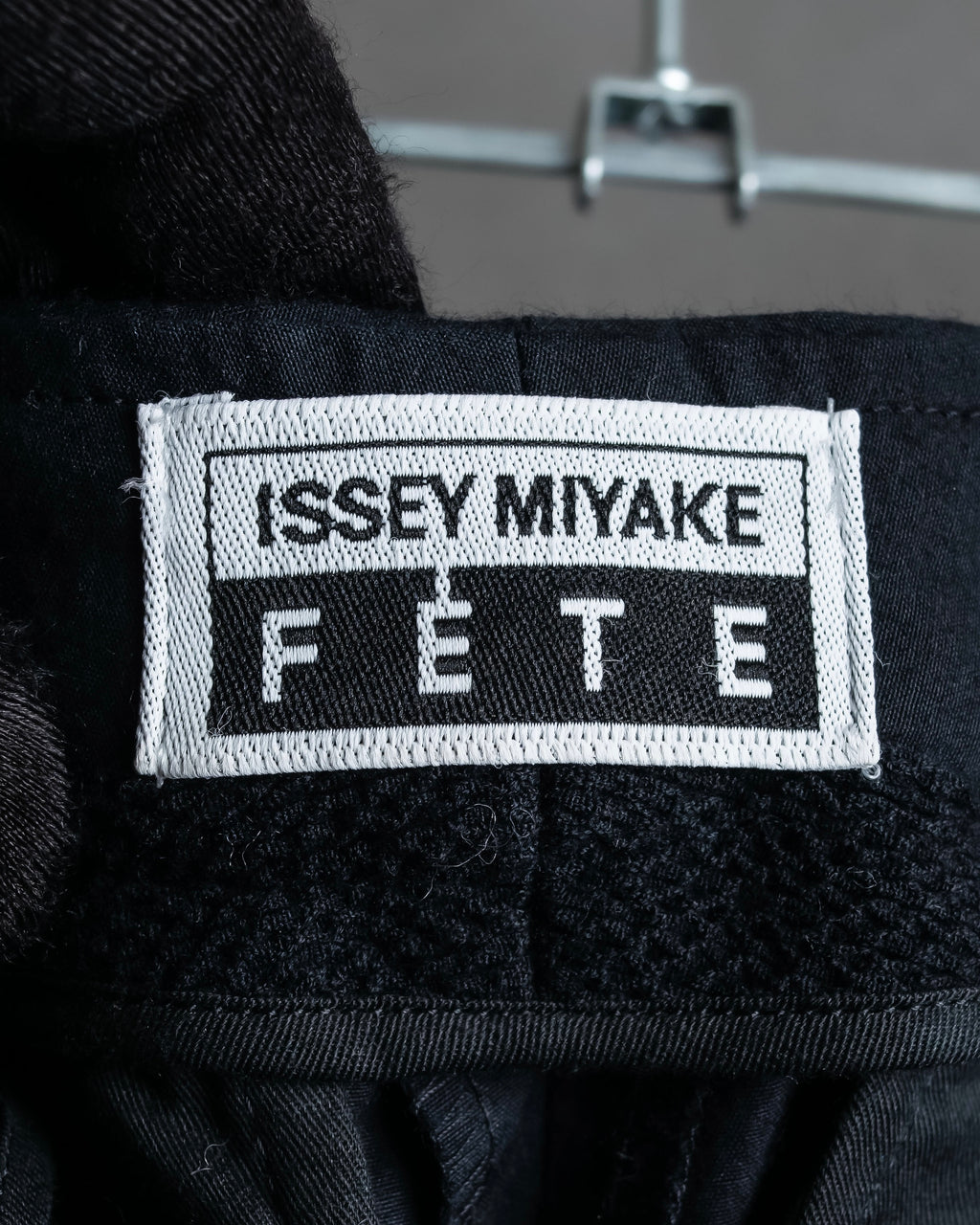 "ISSEY MIYAKE FETE" Fabric change stripe pattern wide slacks