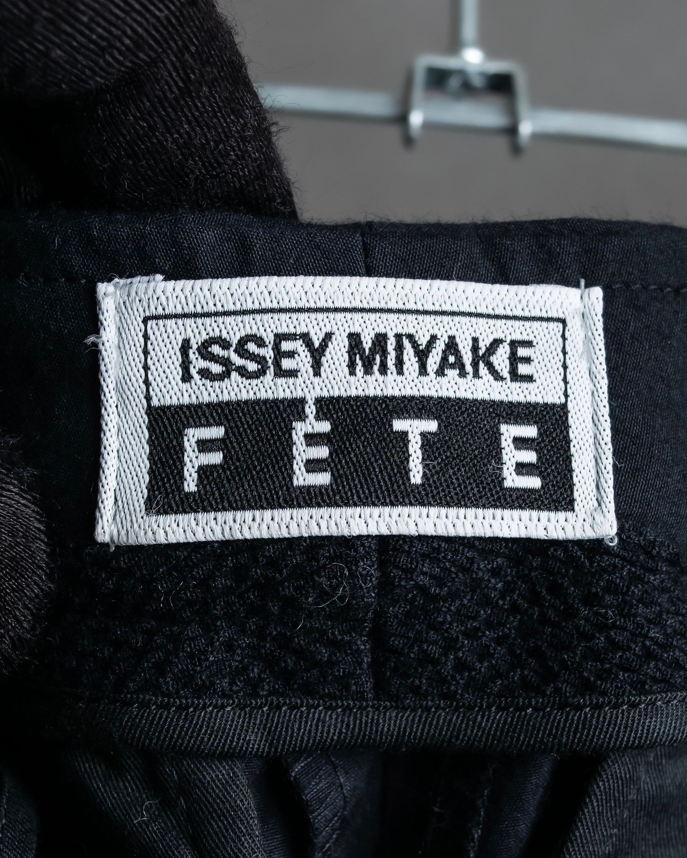 "ISSEY MIYAKE FETE" Fabric change stripe pattern wide slacks