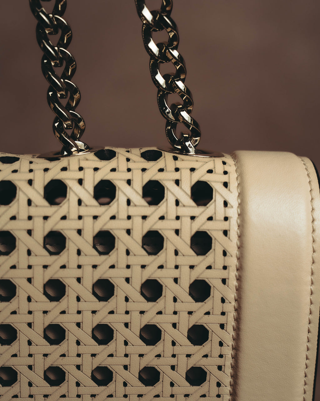 "Salvatore Ferragamo" 2010's-20's Ivory perforated leather chain shoulder bag