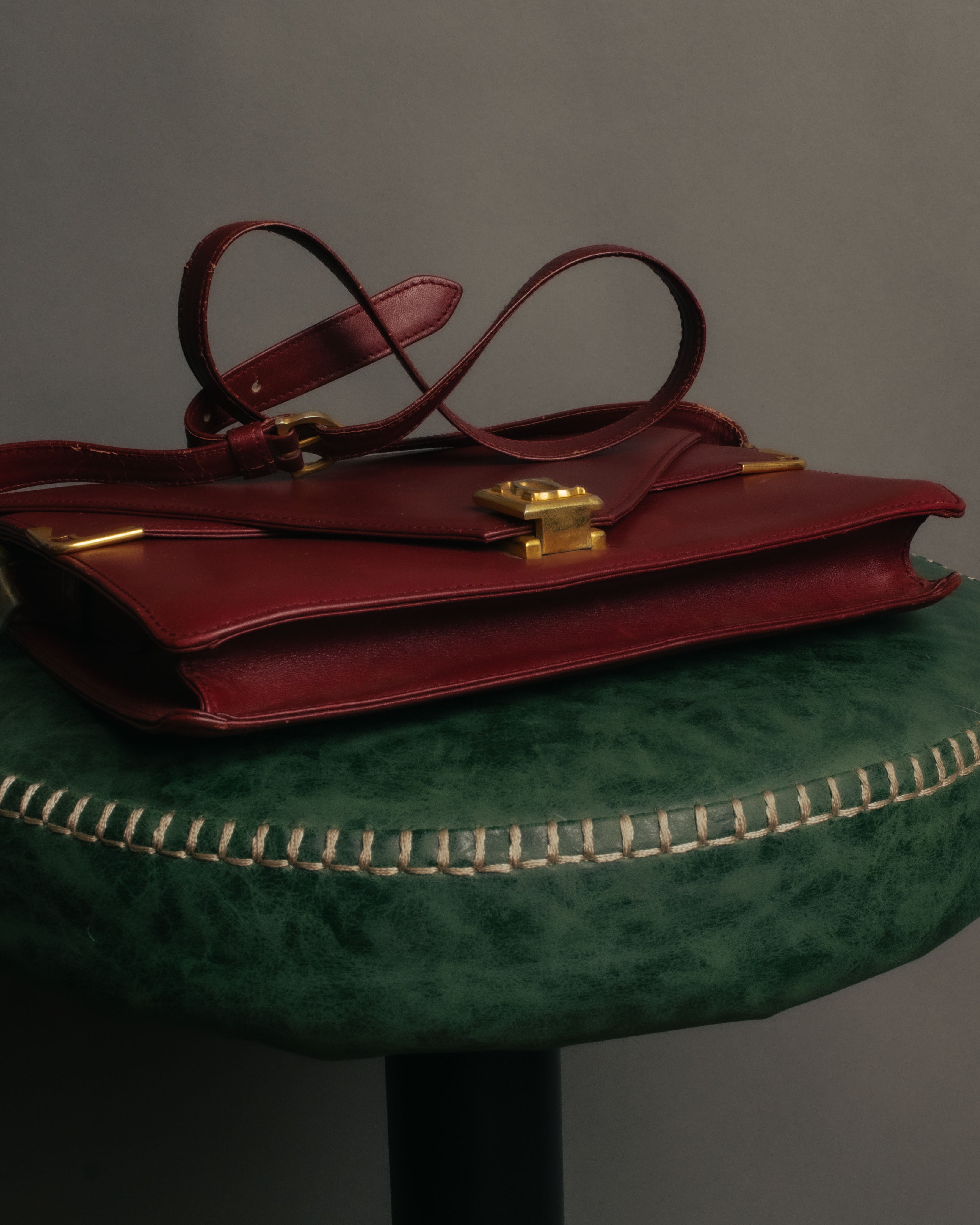 “Cartier” 80’s-90’s Must de Cartier burgundy leather shoulder bag