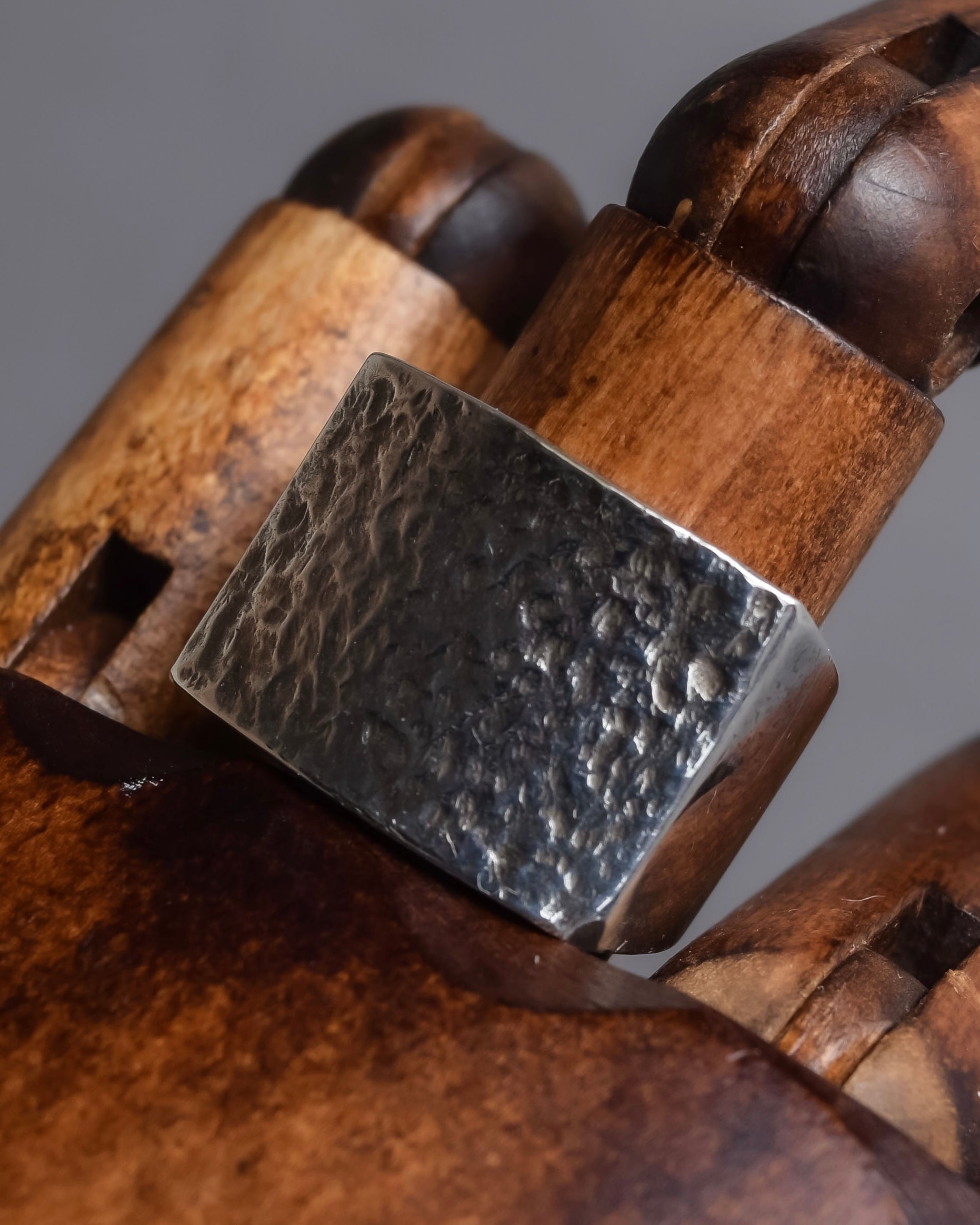 "GUCCI" Hammered texture square dome silver ring