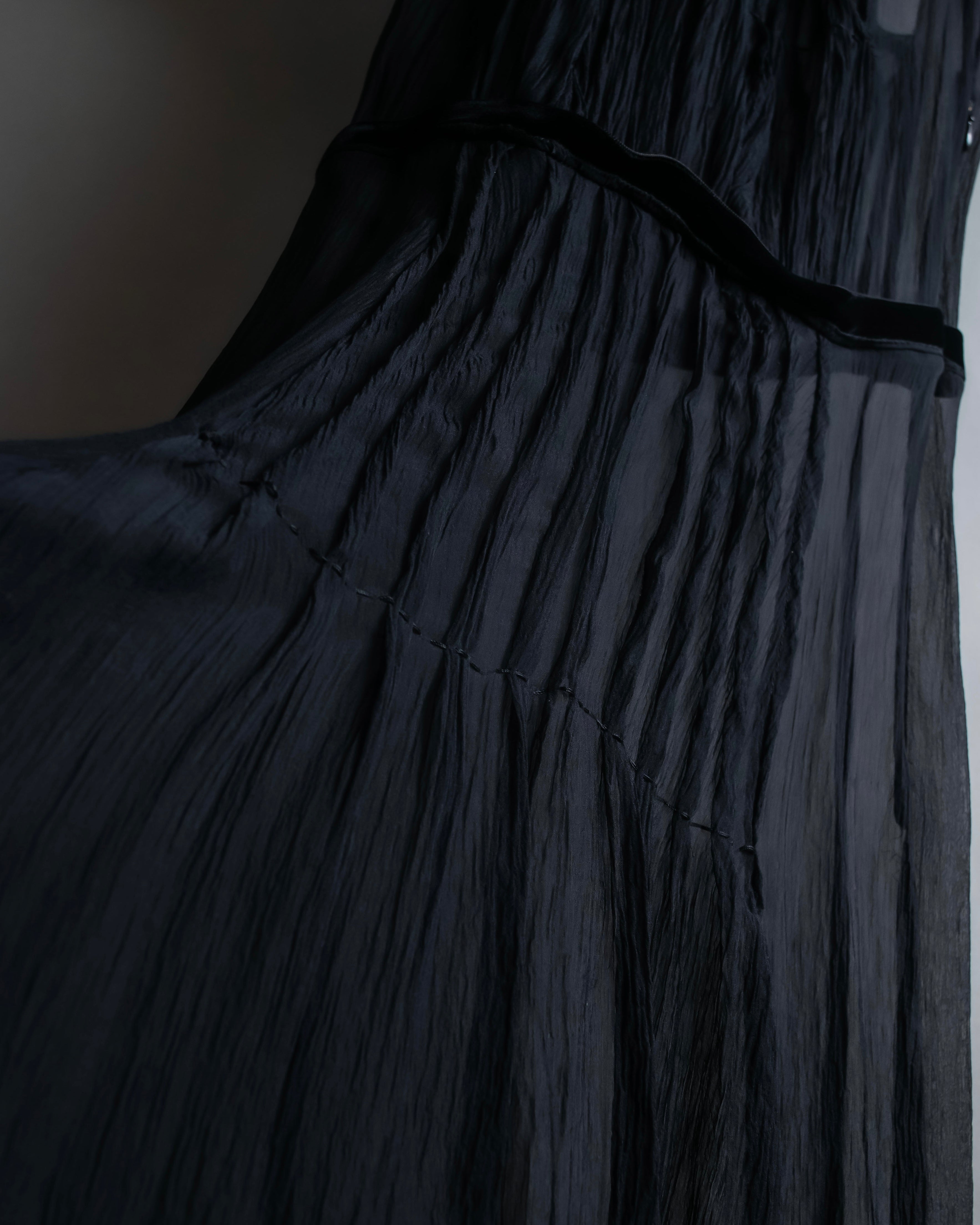 "PRADA" Gathered ribbon design puff sleeve dress