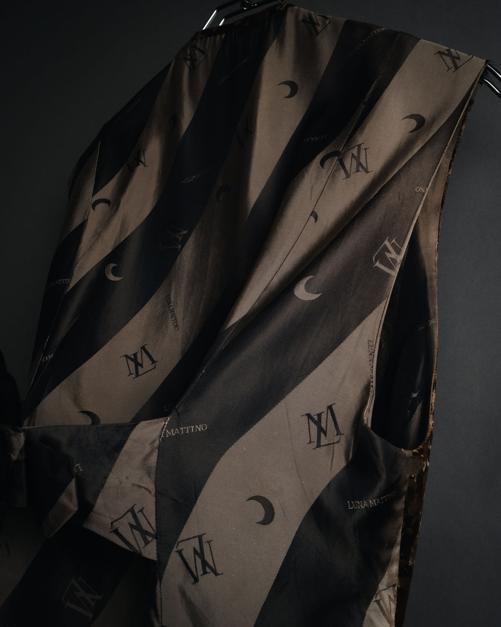 "LUNA MATTINO" 90’s Crushed velvet pointed hem vest