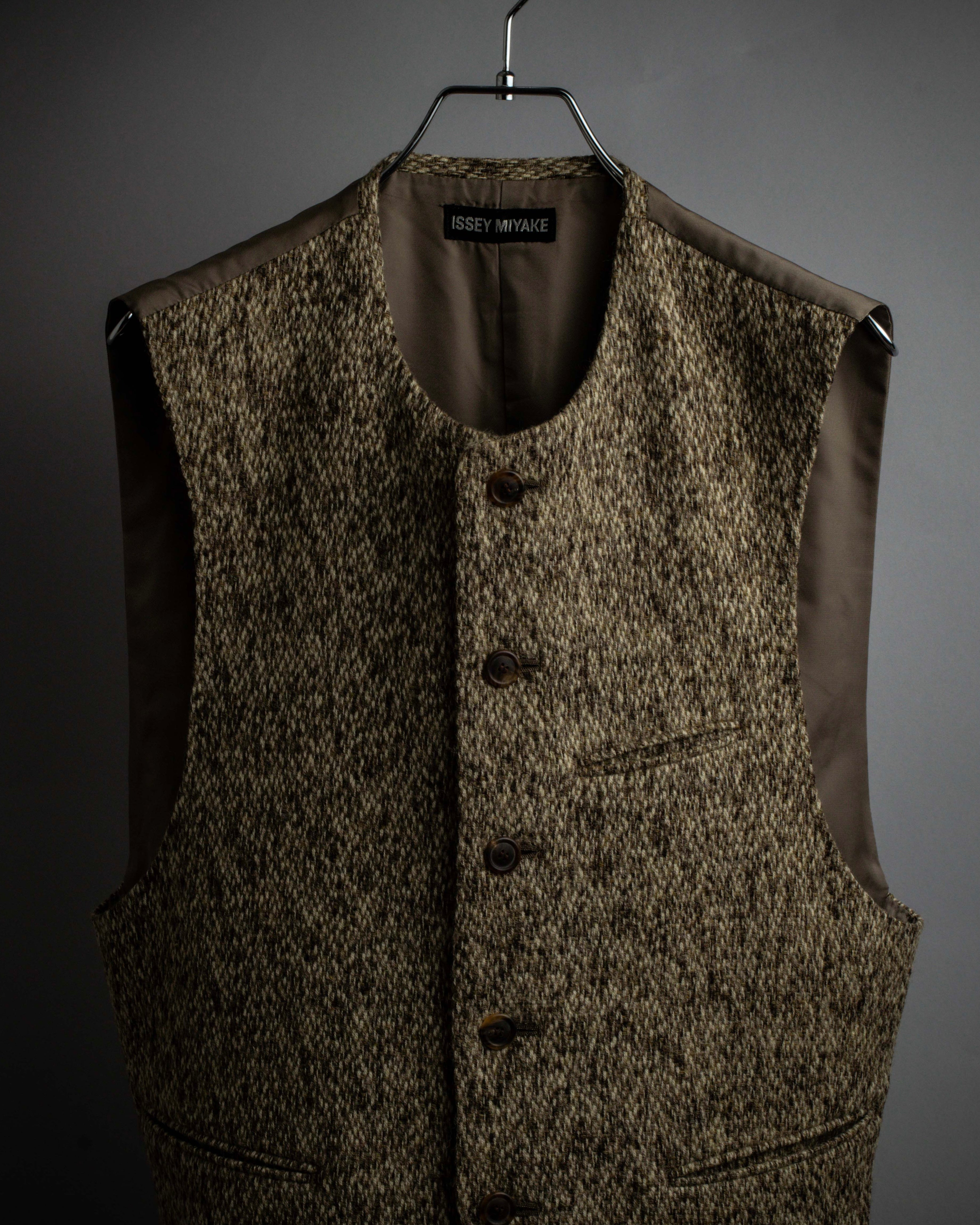 "ISSEY MIYAKE" Brushed texture 5-buttons vest