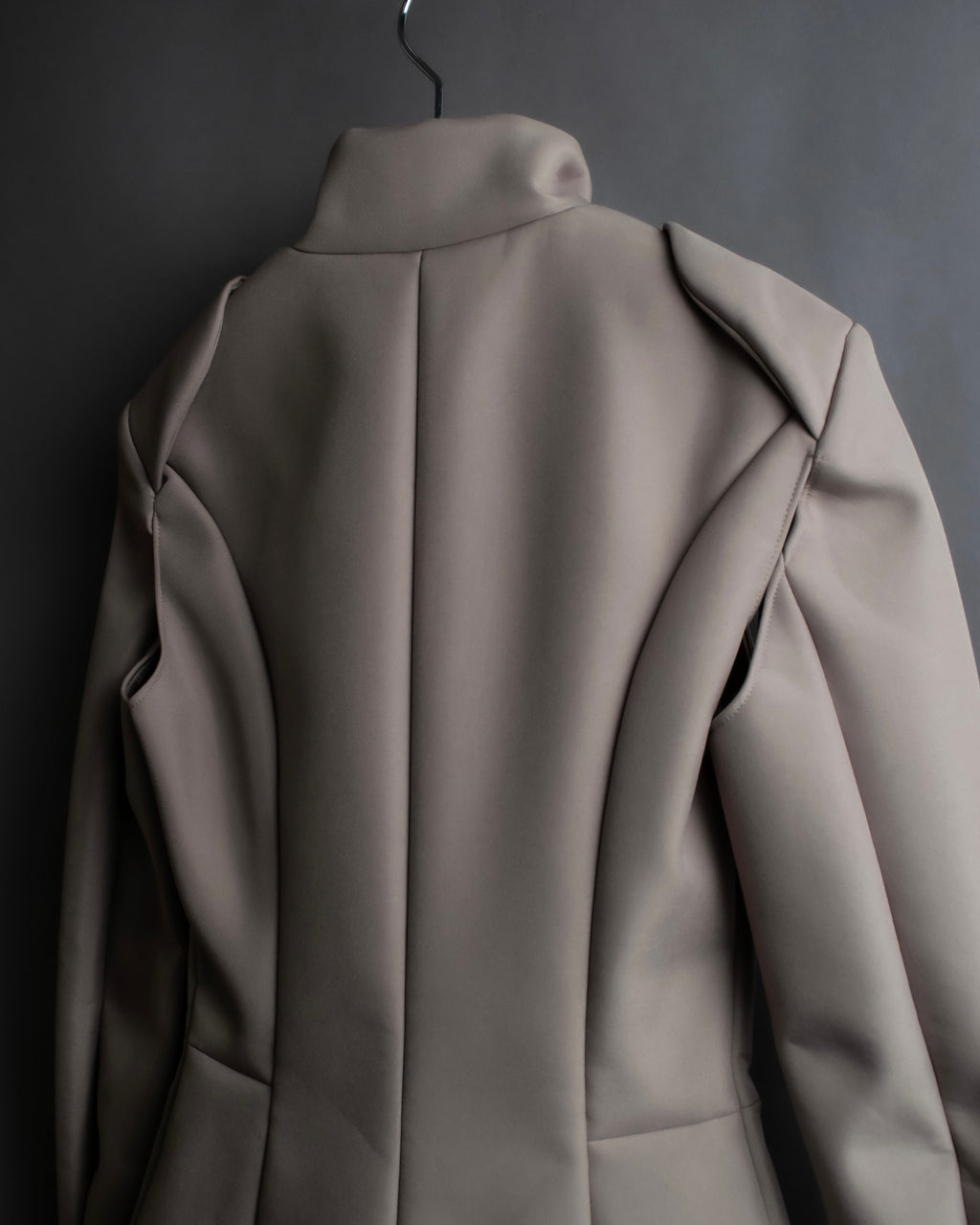 "Maison Martin Margiela × H&M"
Reconstructed zip-up design jacket