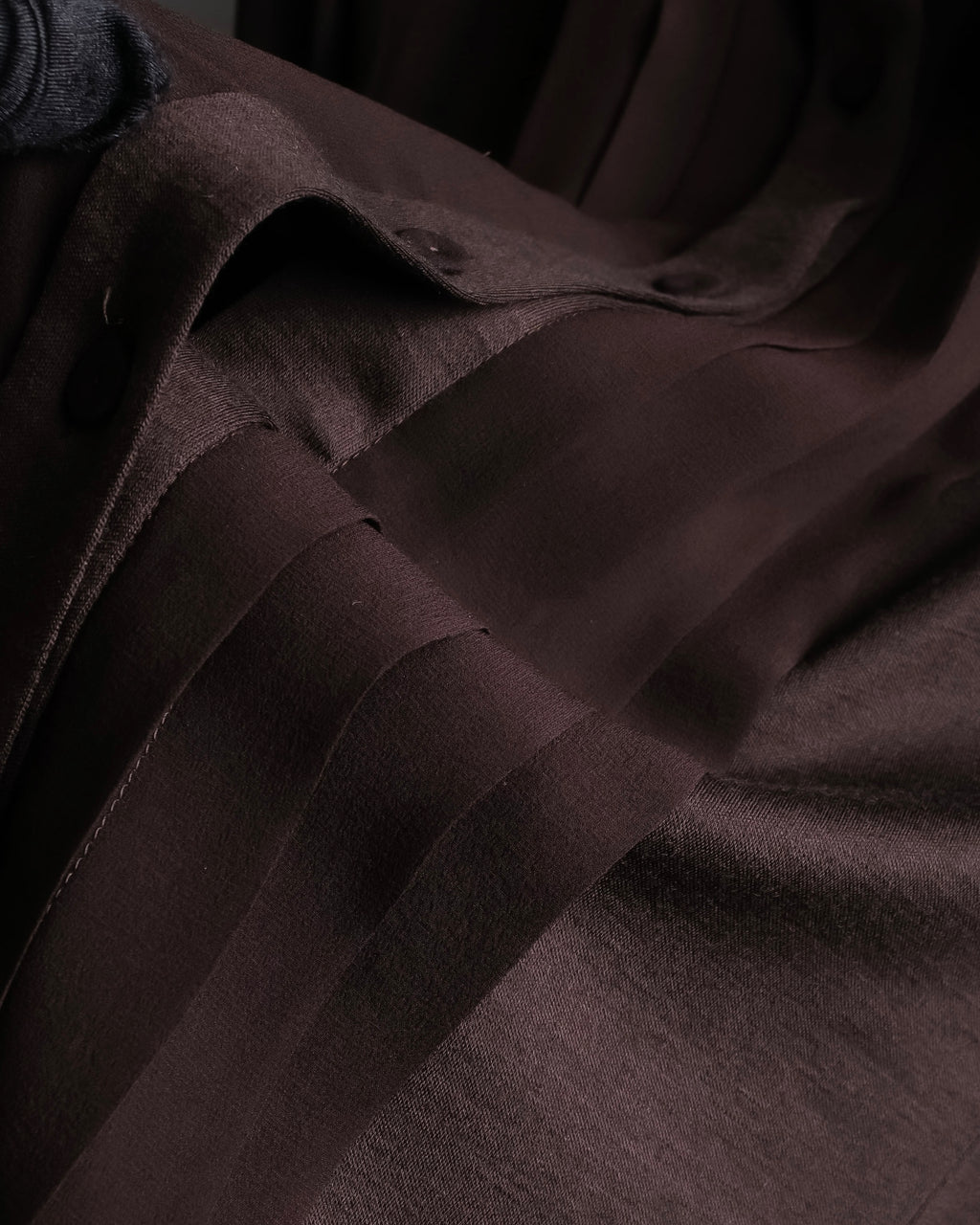 "Filo di Seta" Front pleated design stand-up collar shirt