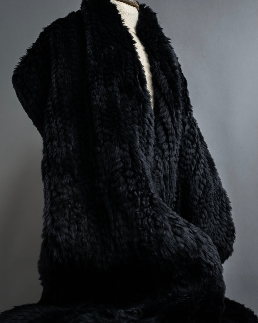 "CHOMBERT" Thick fringe design fur-like long muffler