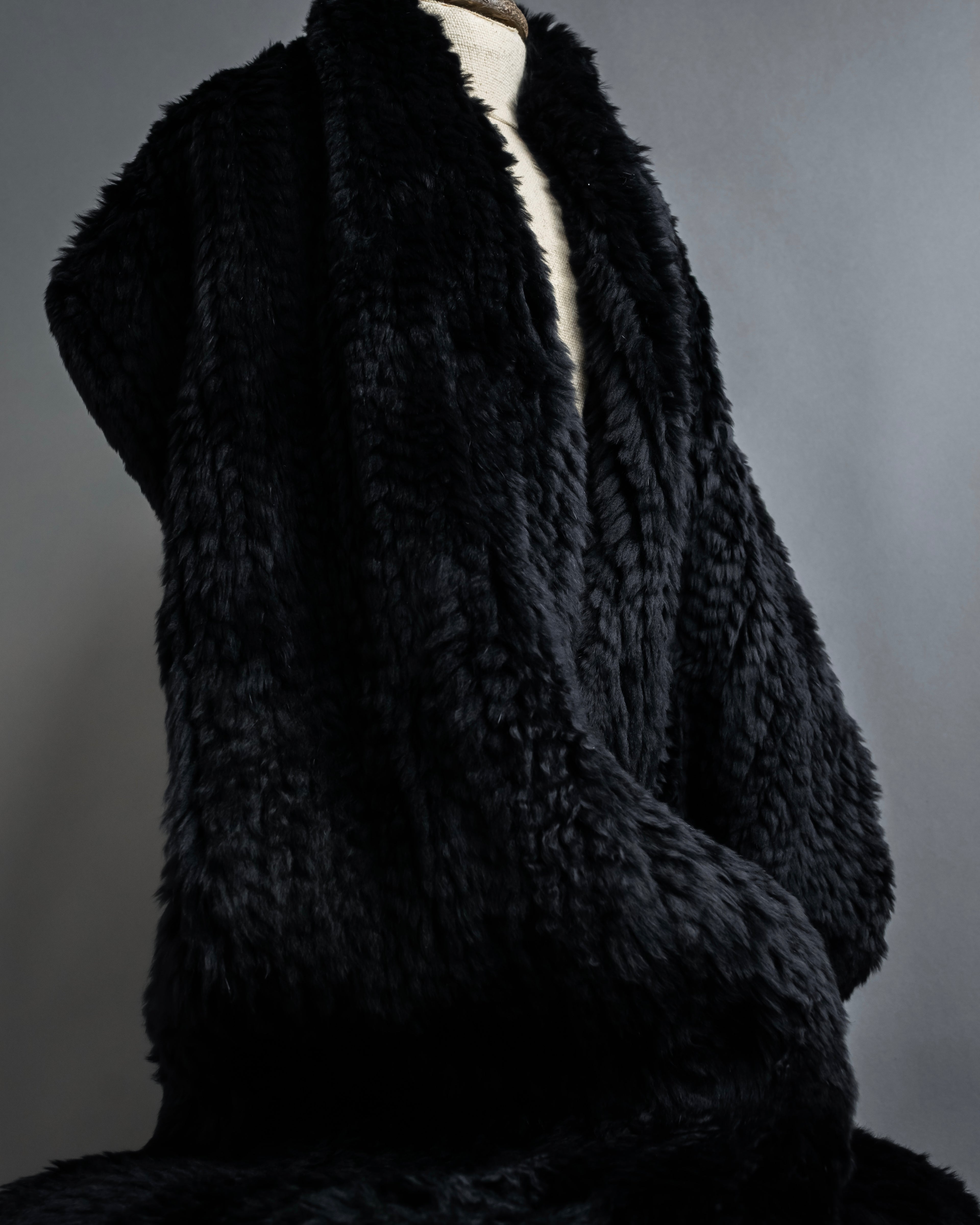 "CHOMBERT" Thick fringe design fur-like long muffler