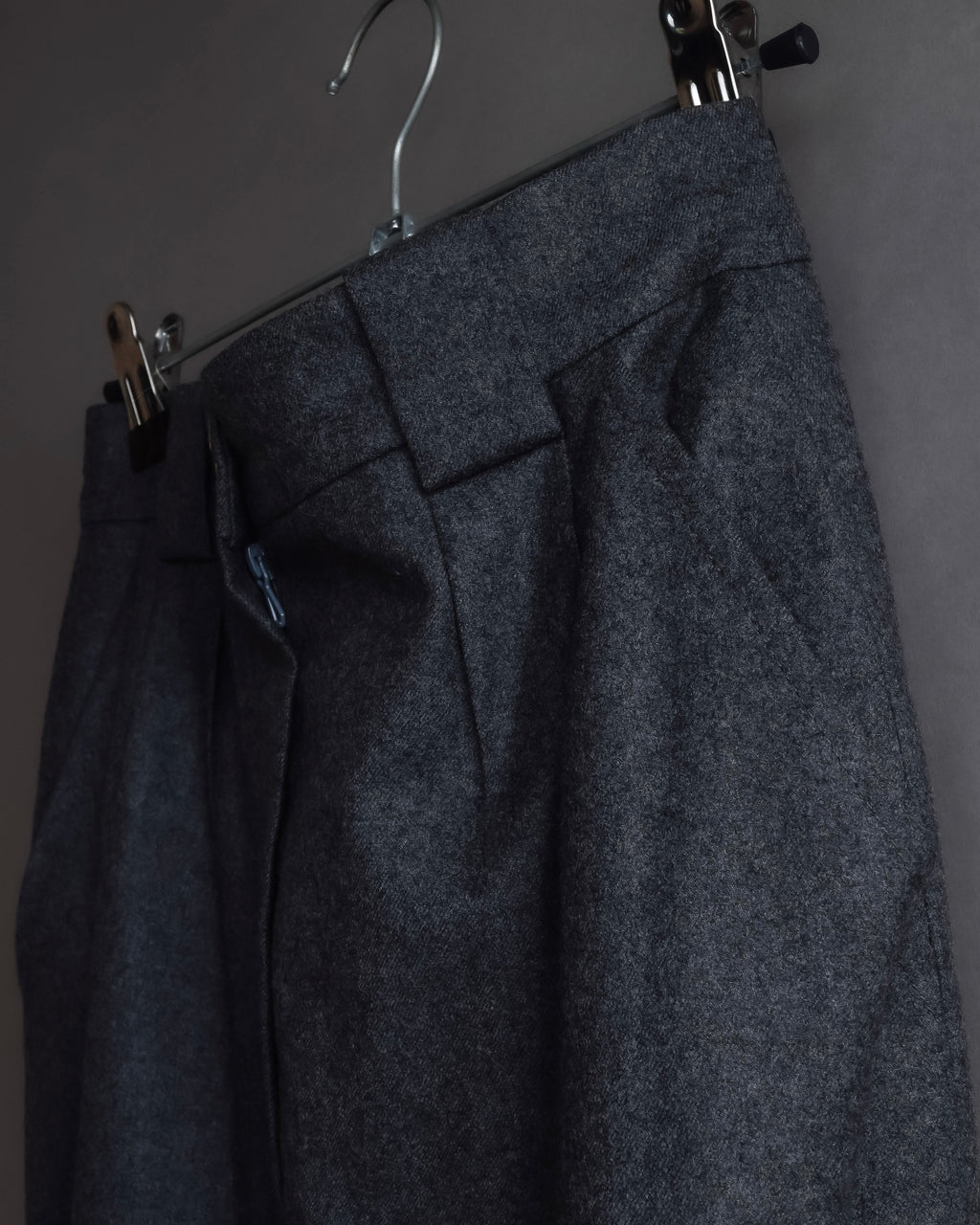 "CHANEL" 90's Gold button design straight line skirt