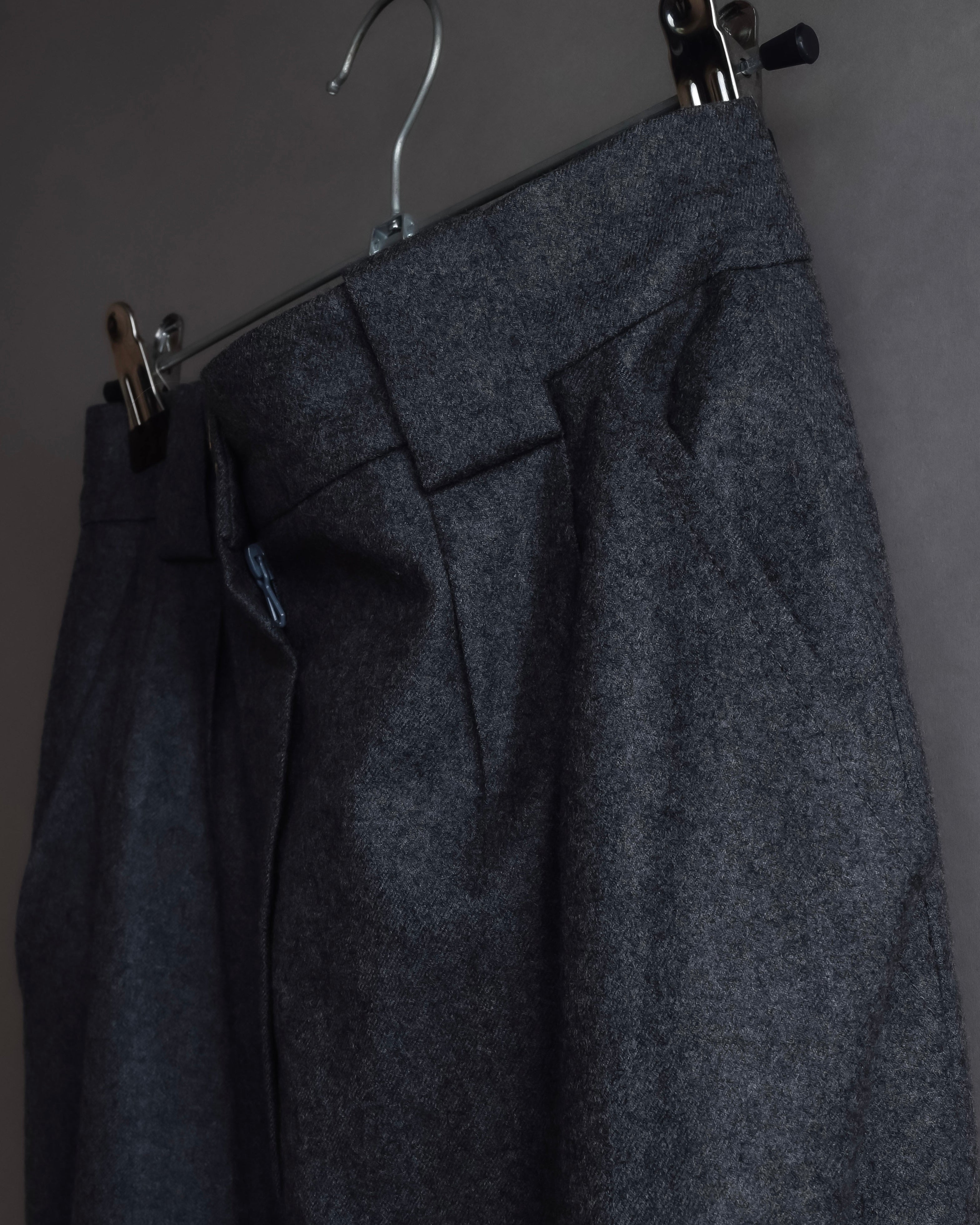 "CHANEL" 90's Gold button design straight line skirt