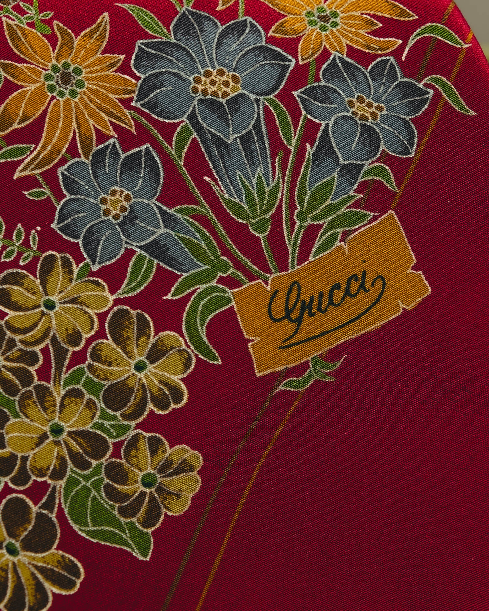 "GUCCI" 70's-80's Floral silk scarf tie