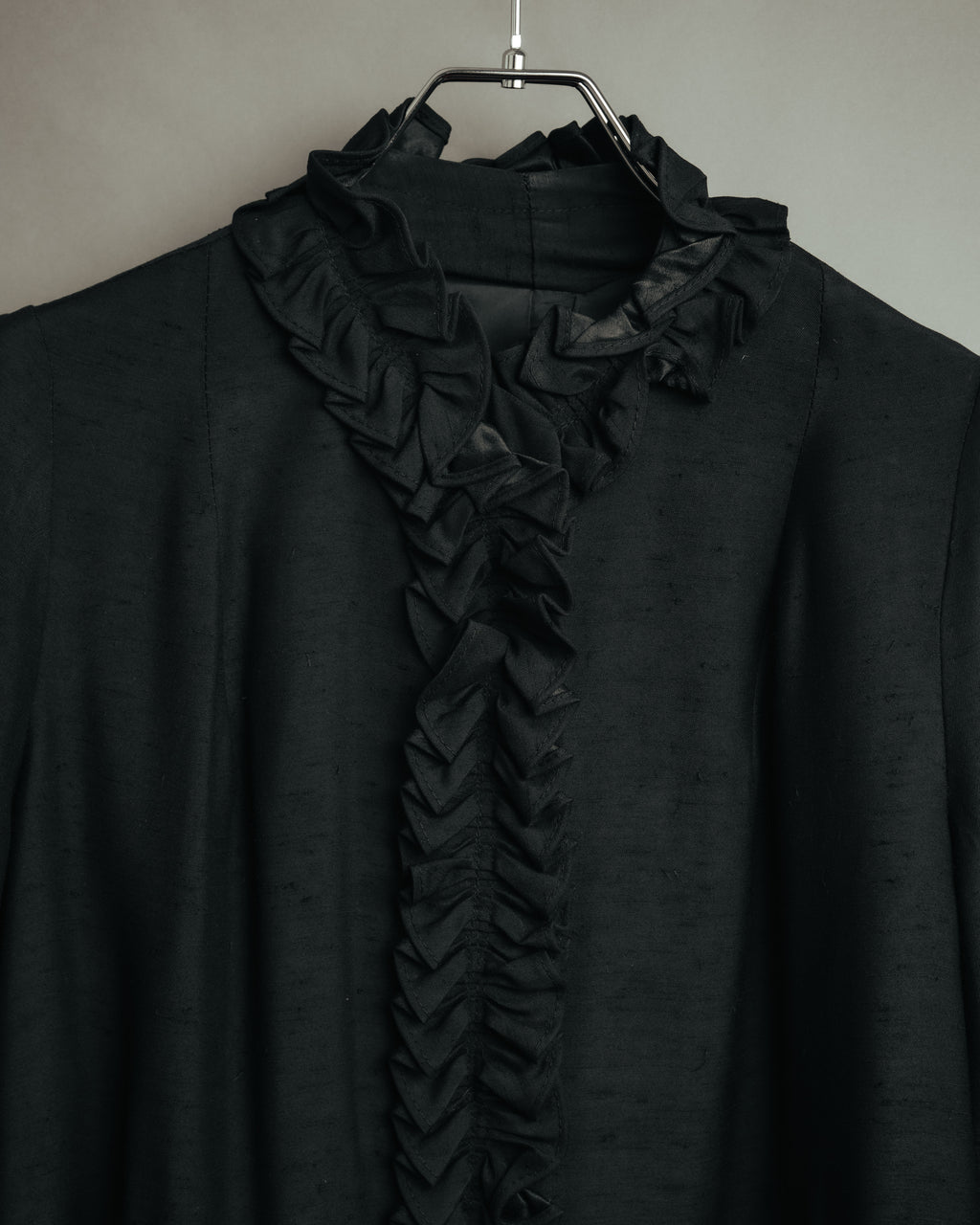 -MOOD Vintage Collections-
80’s-90’s Ruffle detail black long coat