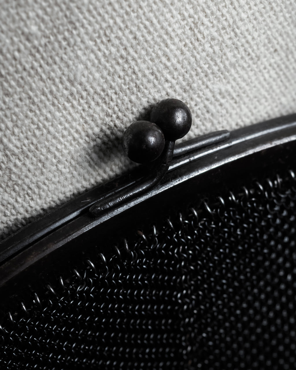 "Vintage metal mesh clasp chain shoulder bag"